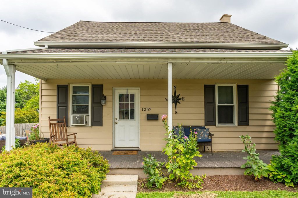 Photo of 1257 E Newport Road, Lititz, PA 17543 (MLS # PALA2054830)