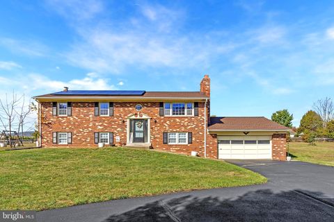 Photo of 2675 Logmill Road, HAYMARKET, VA 20169 (MLS # VAPW2113420)