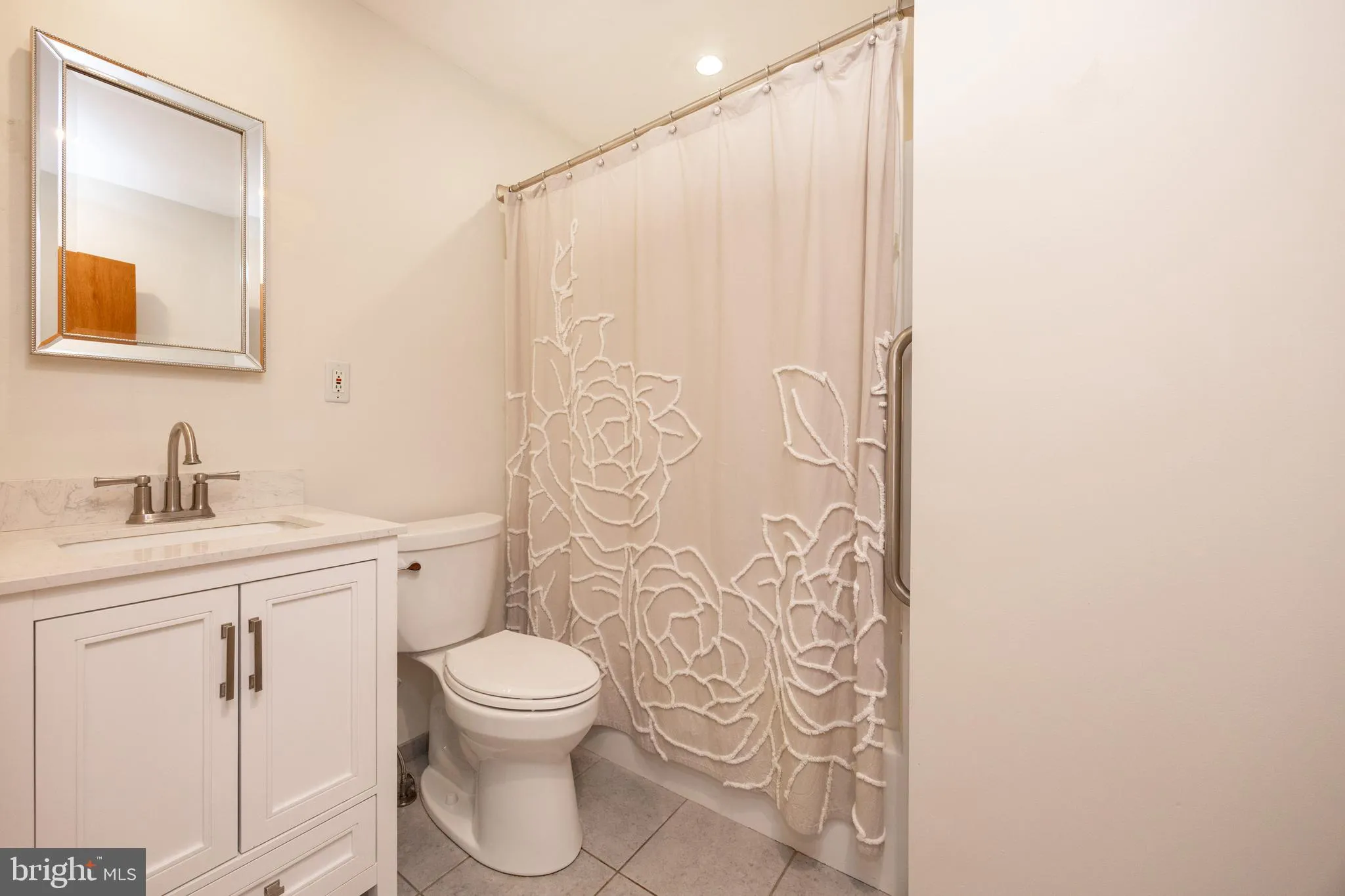 West Chester, Pennsylvania 19380, United States, 4 Bedrooms Bedrooms, ,2 BathroomsBathrooms,Residential,Pending,253168