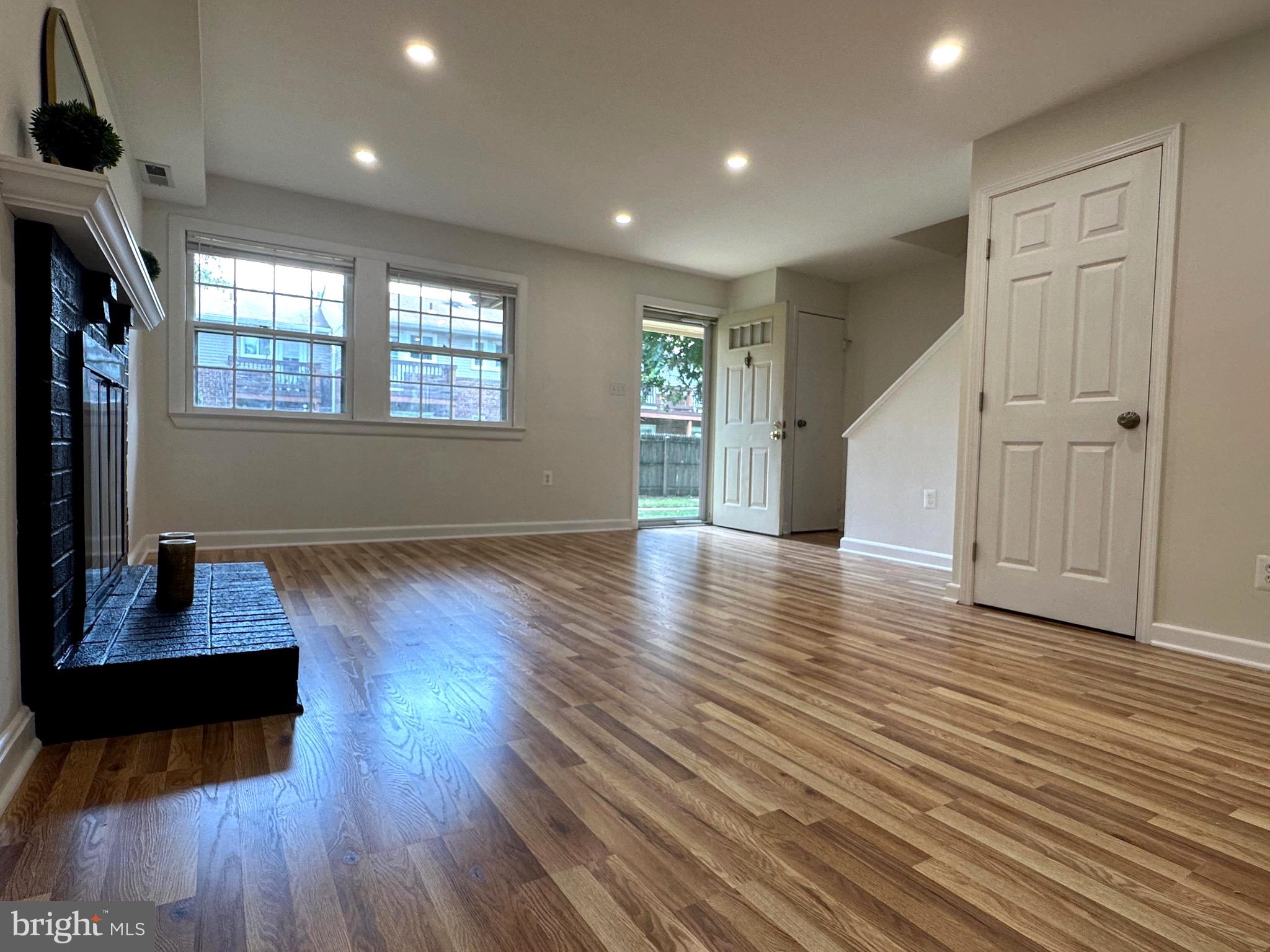 411 HAMPTON COURT 147