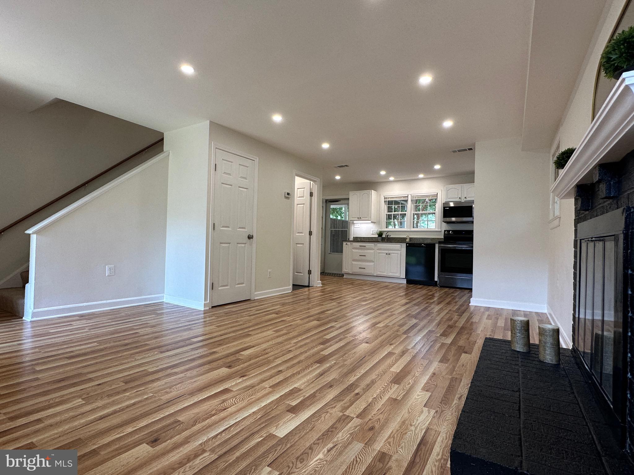 411 HAMPTON COURT 147