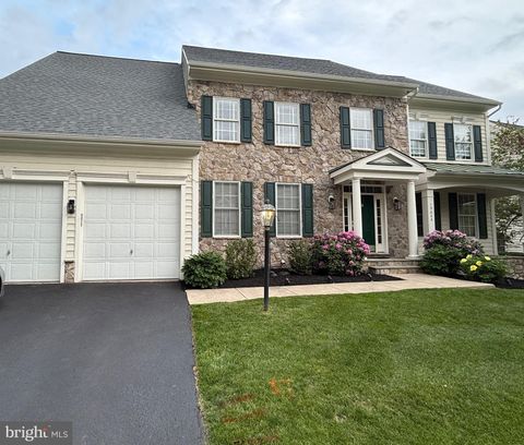 Photo of 19044 Kipheart Drive, LEESBURG, VA 20176 (MLS # VALO2117348)