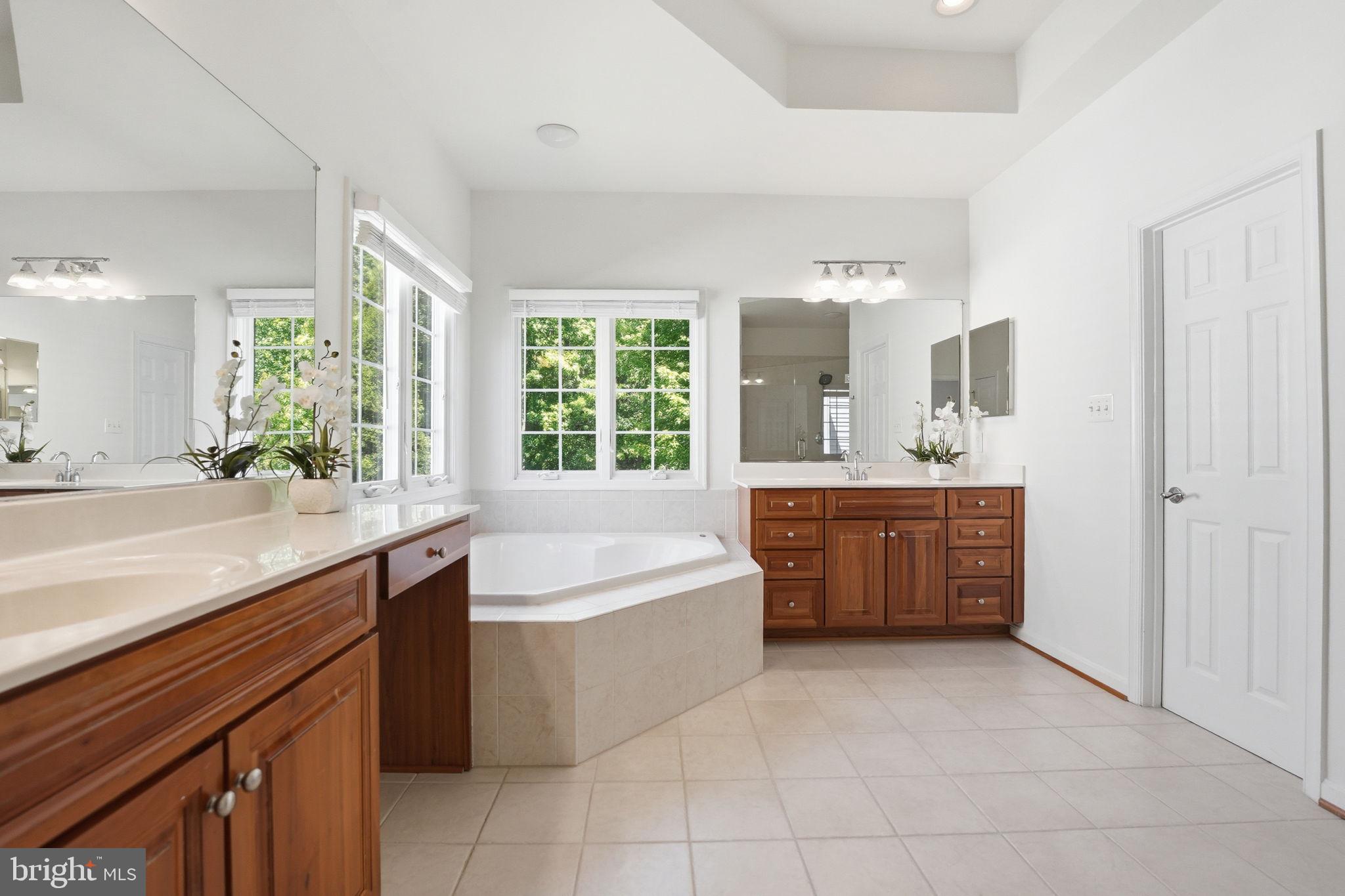 LANSDOWNE ON THE POTOMAC - Residential