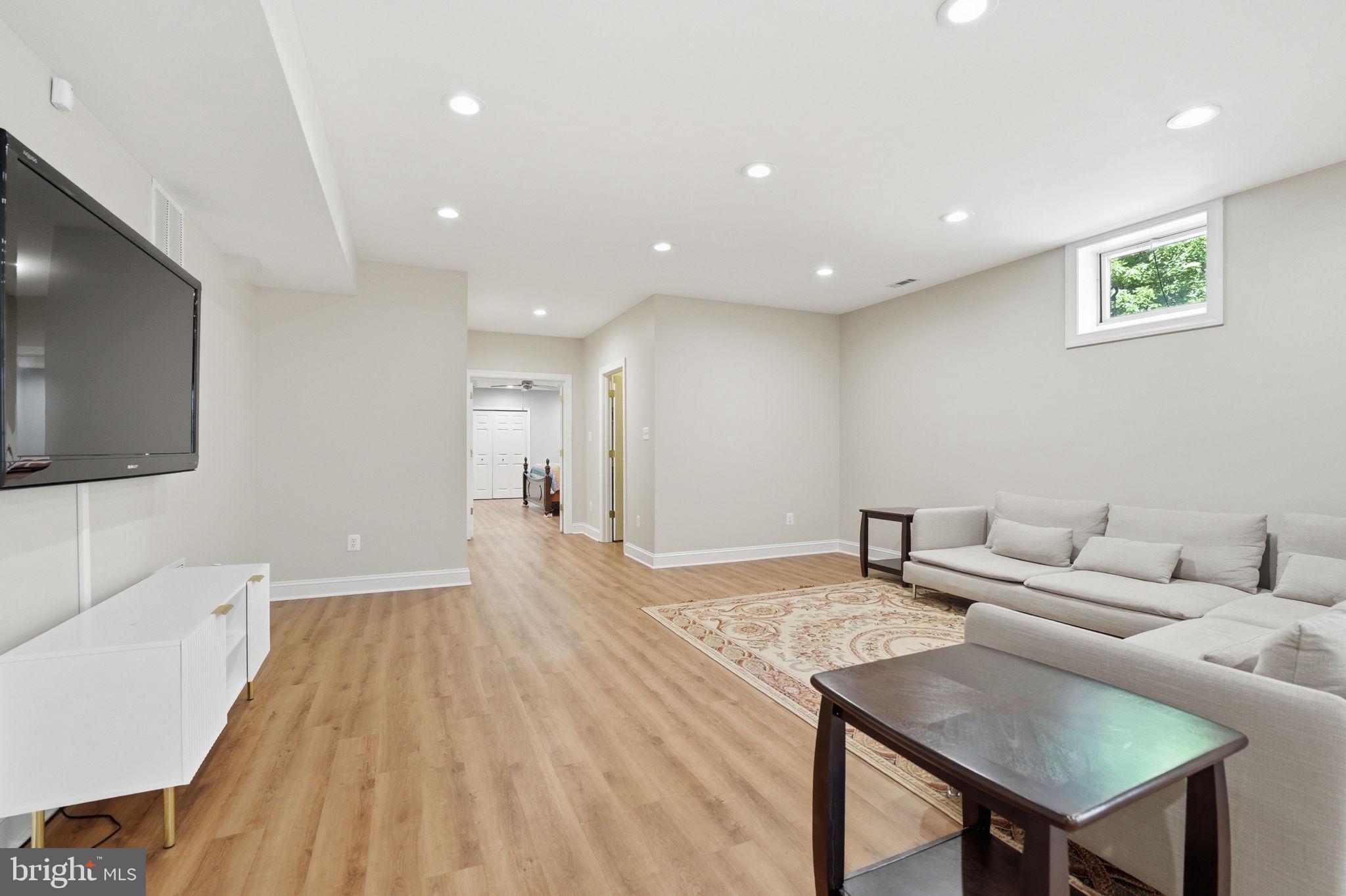 LANSDOWNE ON THE POTOMAC - Residential