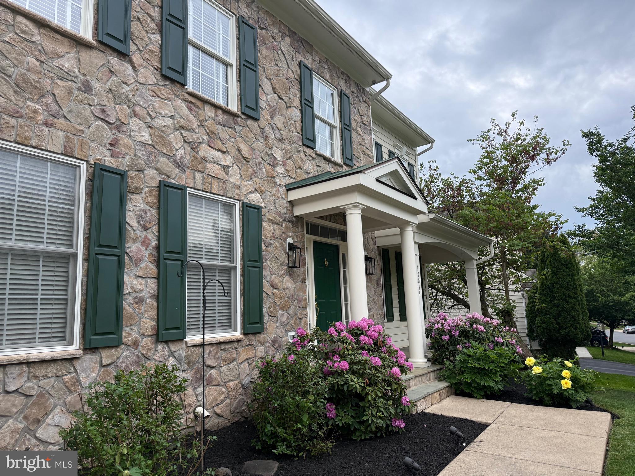 LANSDOWNE ON THE POTOMAC - Residential