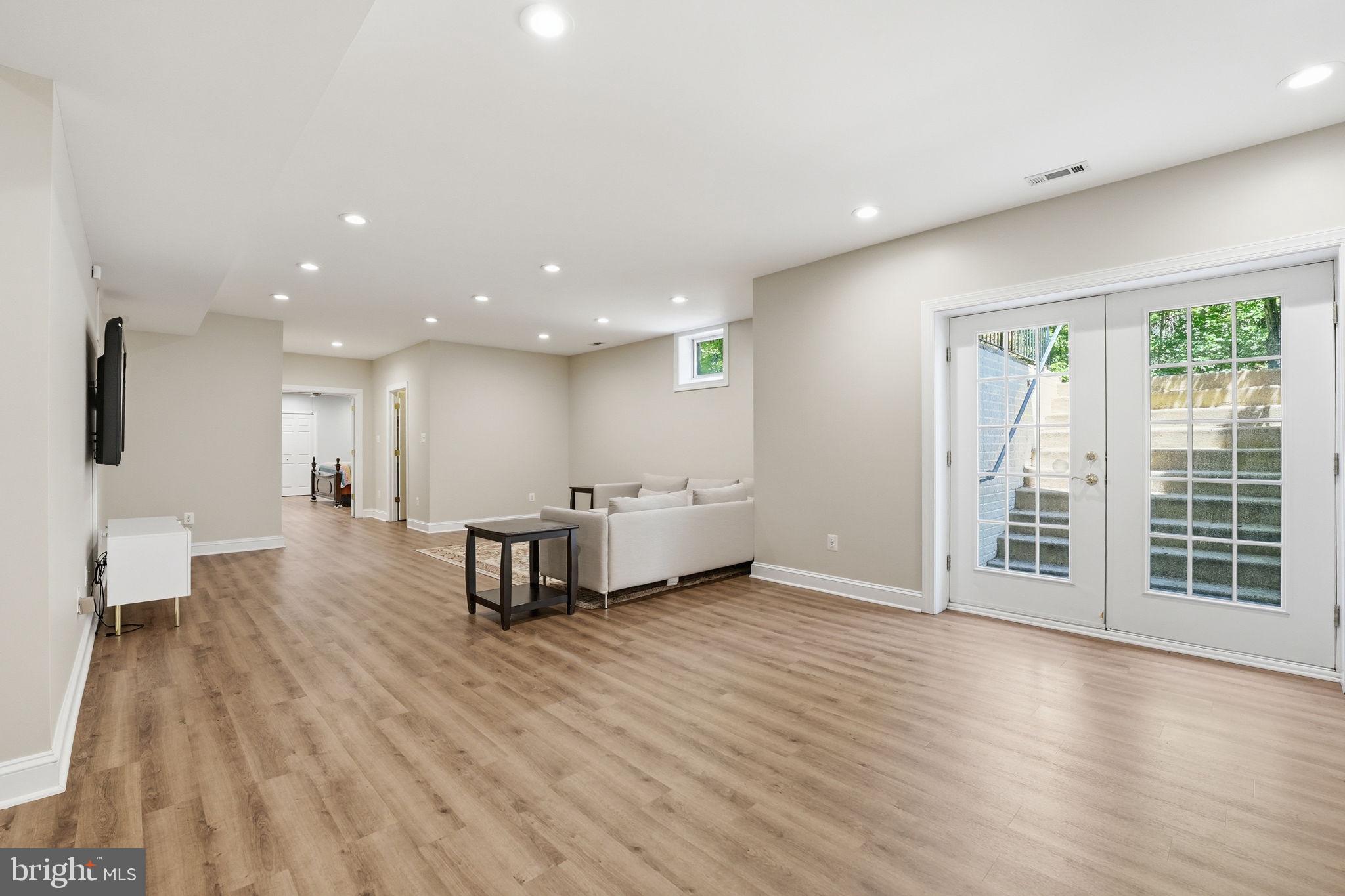 LANSDOWNE ON THE POTOMAC - Residential