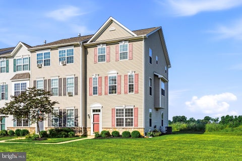 Townhouse For Sale - 402 Aura Road<br/> Gloucester County, GLASSBORO, NJ 08028