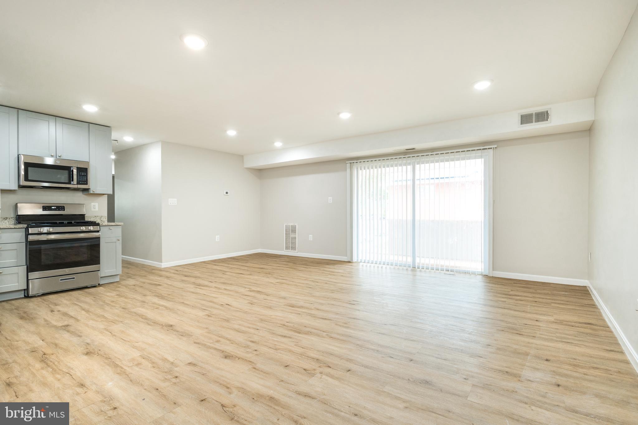 CONGRESS HEIGHTS - Commercial Sale