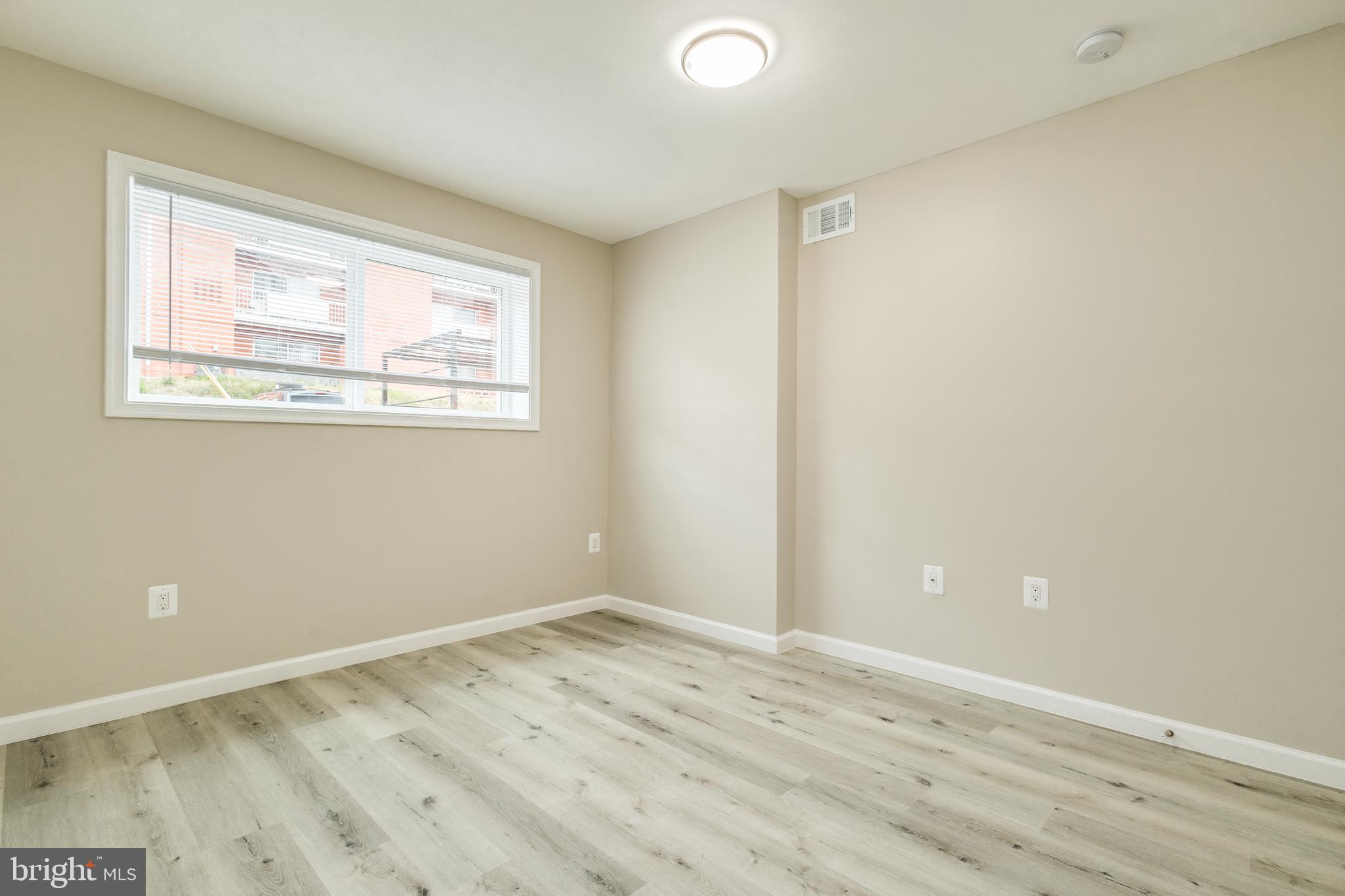 CONGRESS HEIGHTS - Commercial Sale