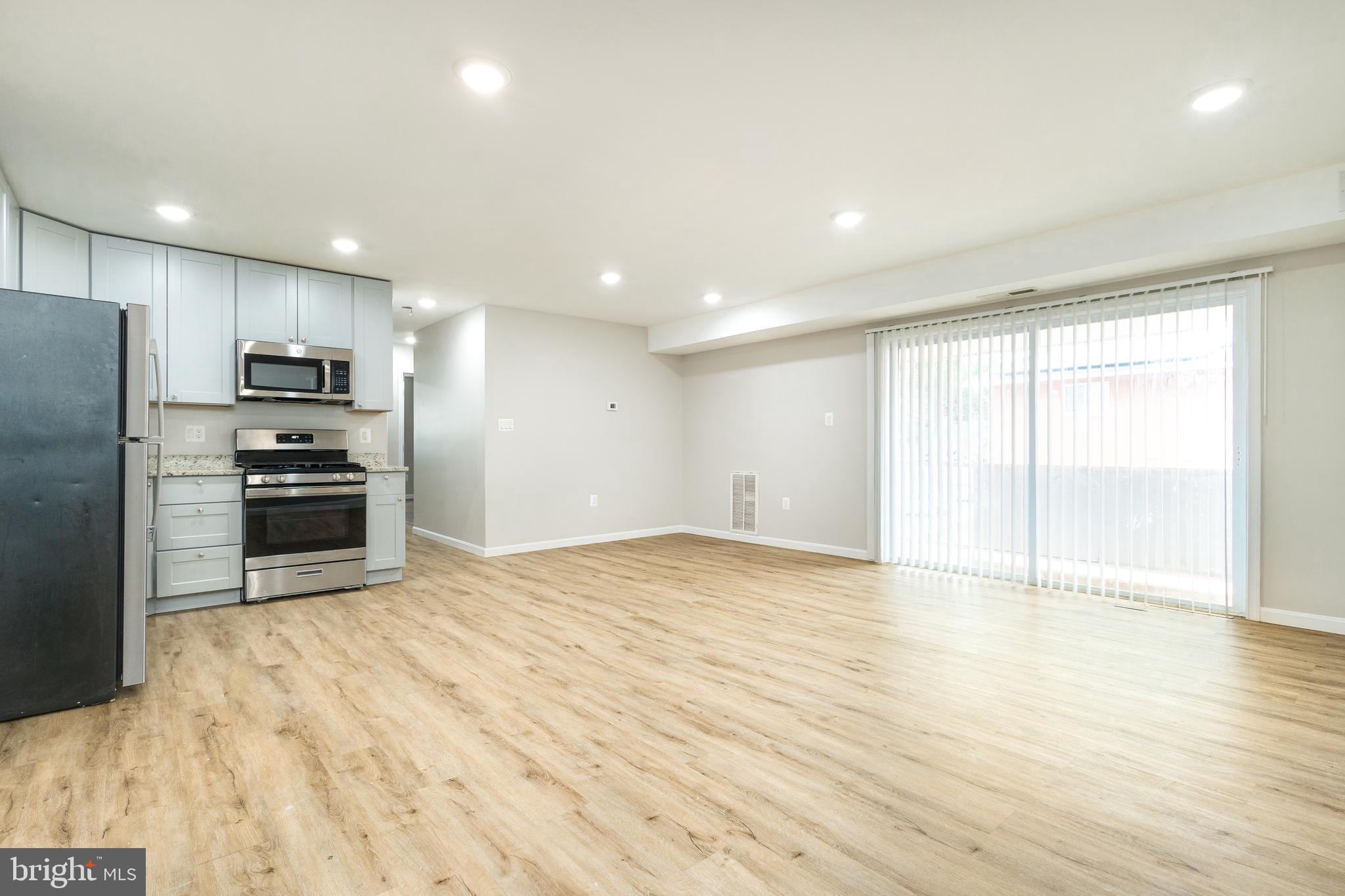 CONGRESS HEIGHTS - Commercial Sale