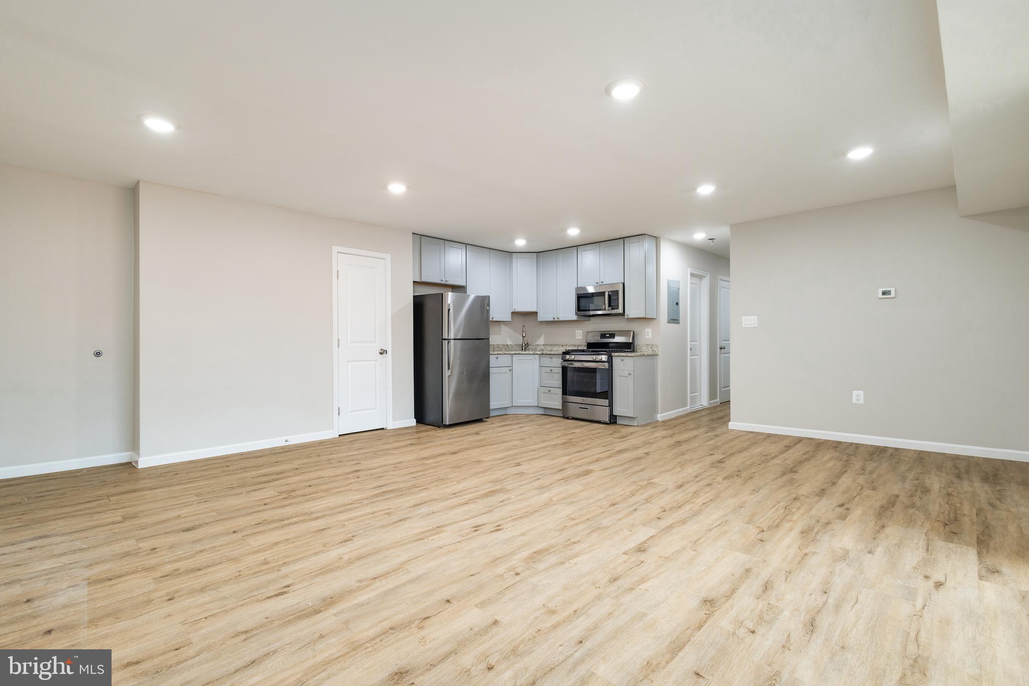 CONGRESS HEIGHTS - Commercial Sale