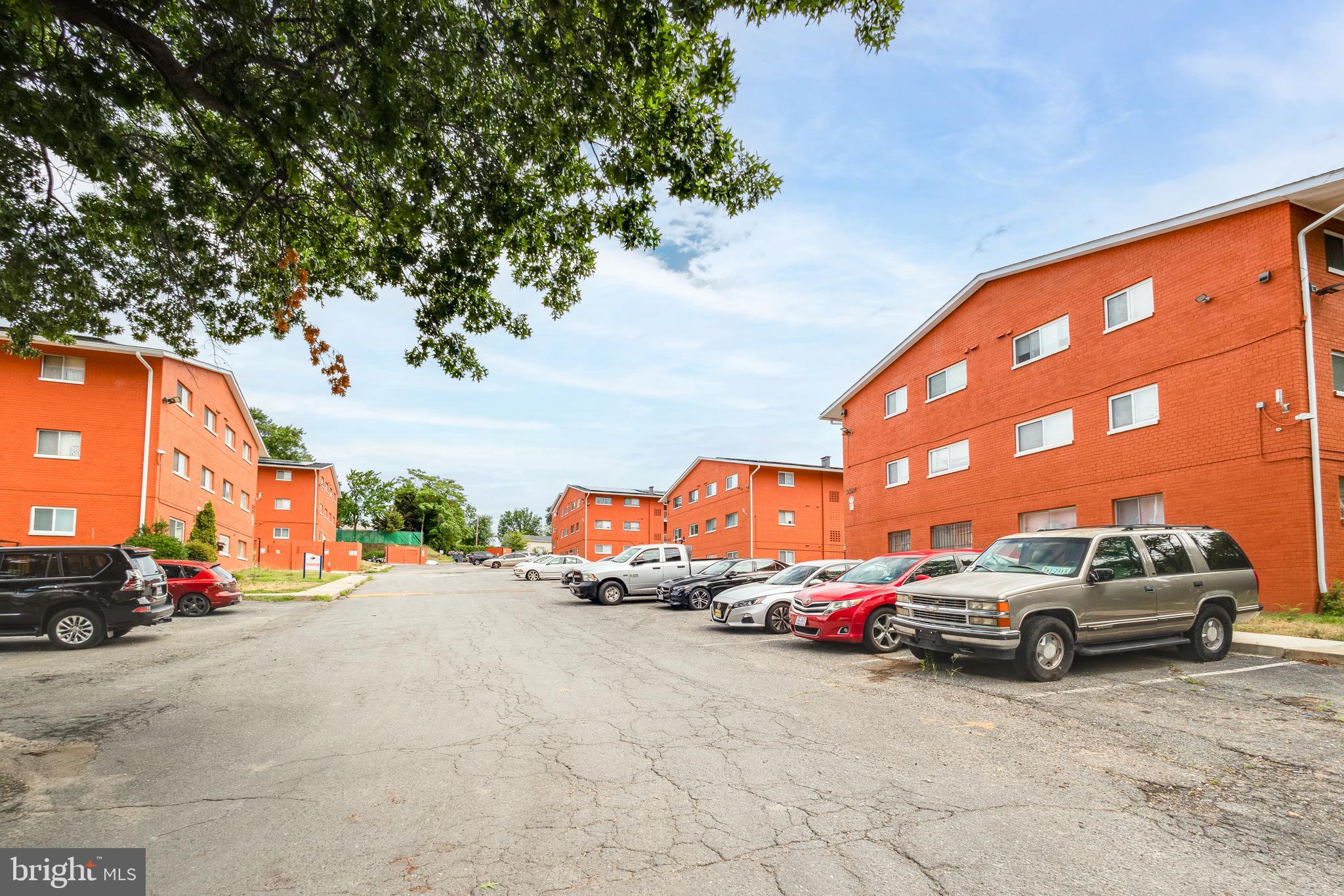 CONGRESS HEIGHTS - Commercial Sale