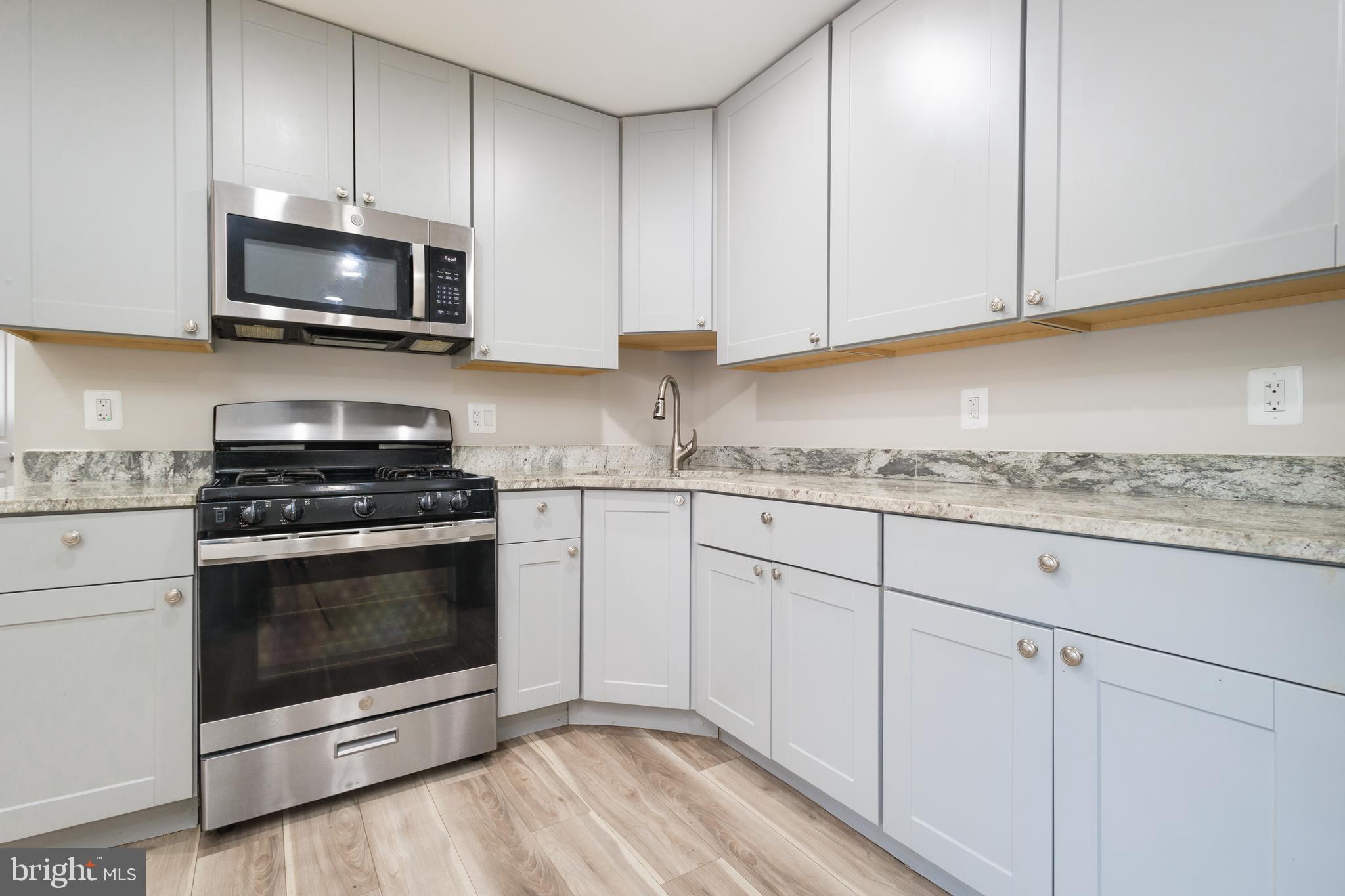 CONGRESS HEIGHTS - Commercial Sale