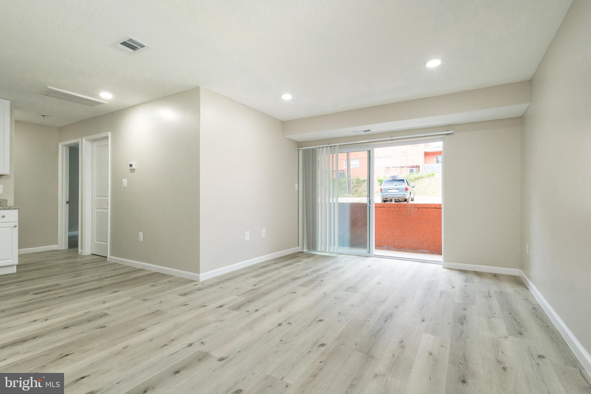 CONGRESS HEIGHTS - Commercial Sale
