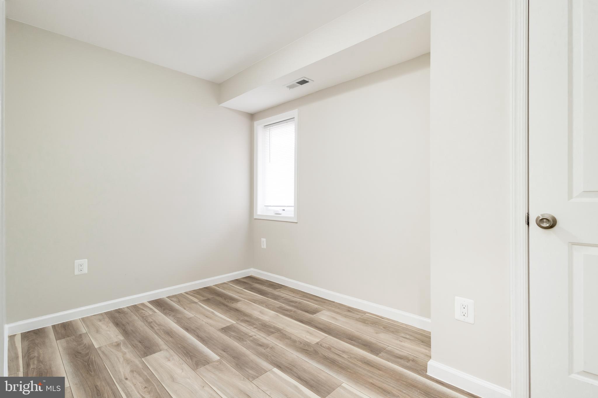 CONGRESS HEIGHTS - Commercial Sale