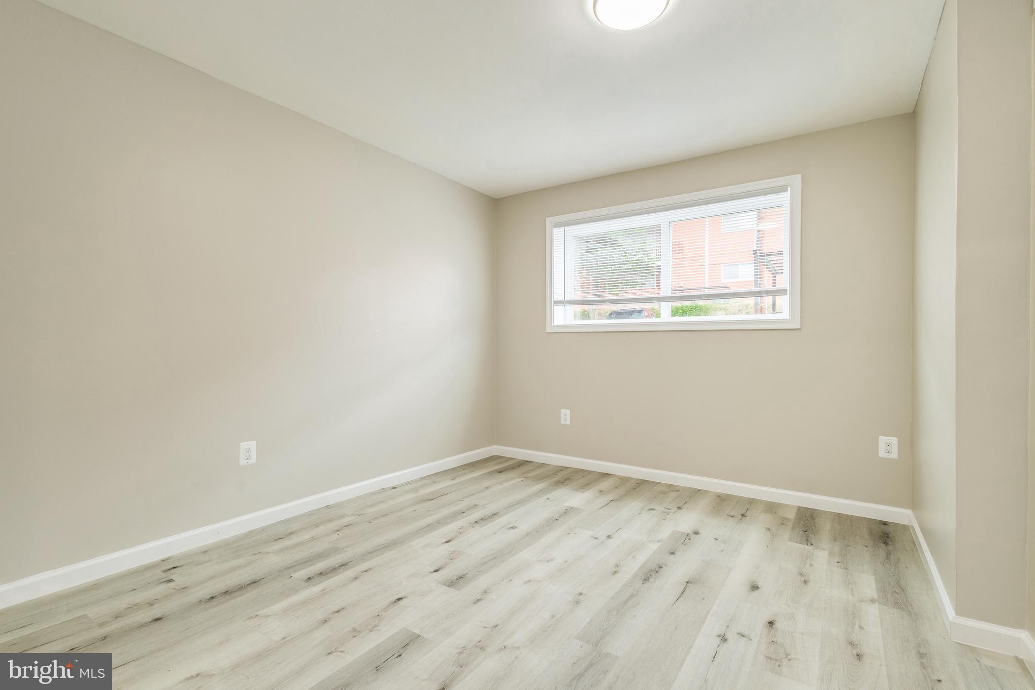 CONGRESS HEIGHTS - Commercial Sale