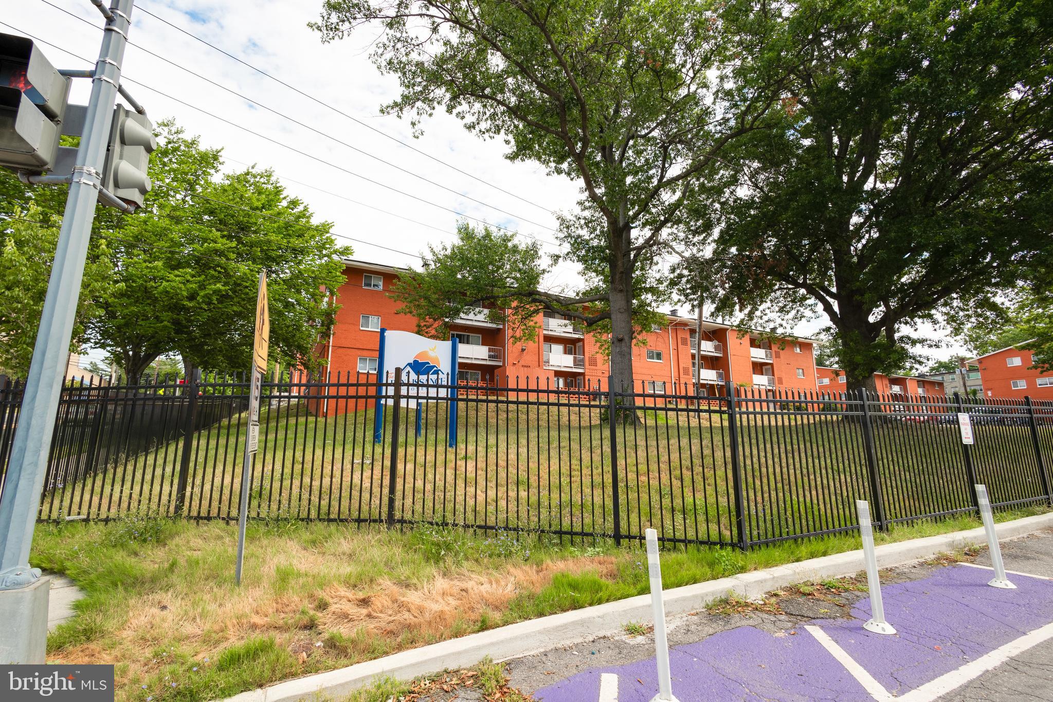 CONGRESS HEIGHTS - Commercial Sale