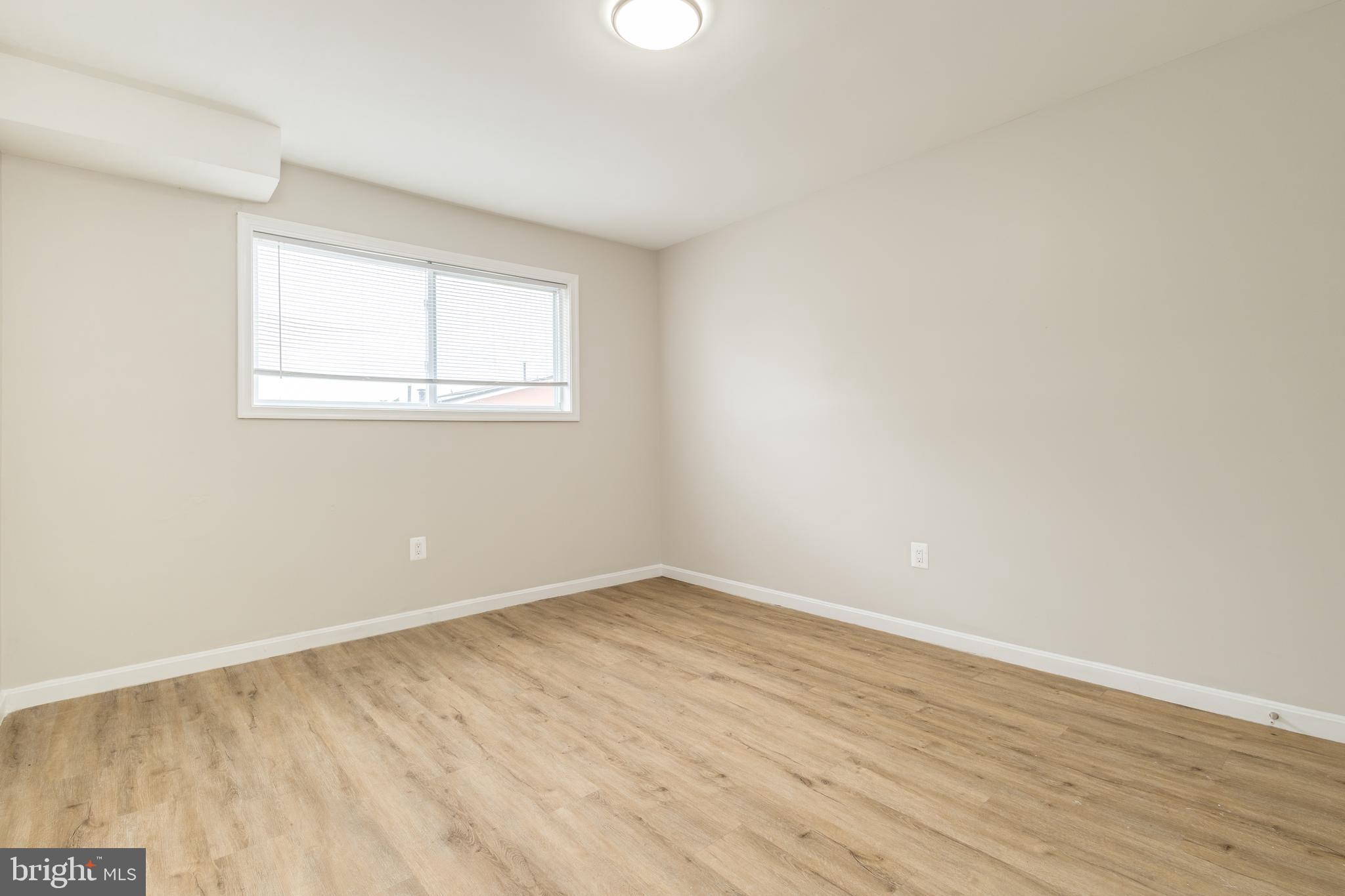 CONGRESS HEIGHTS - Commercial Sale
