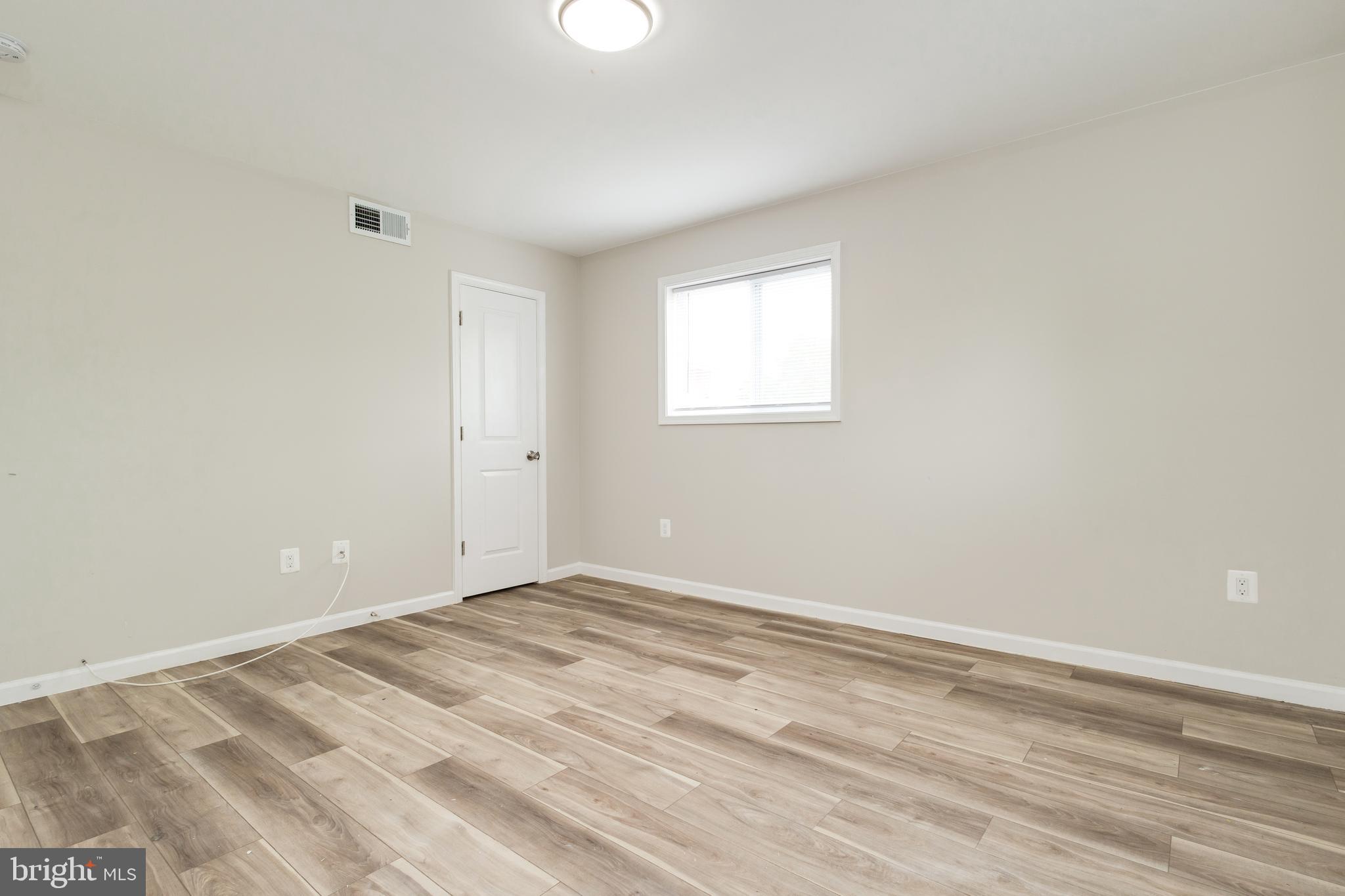 CONGRESS HEIGHTS - Commercial Sale