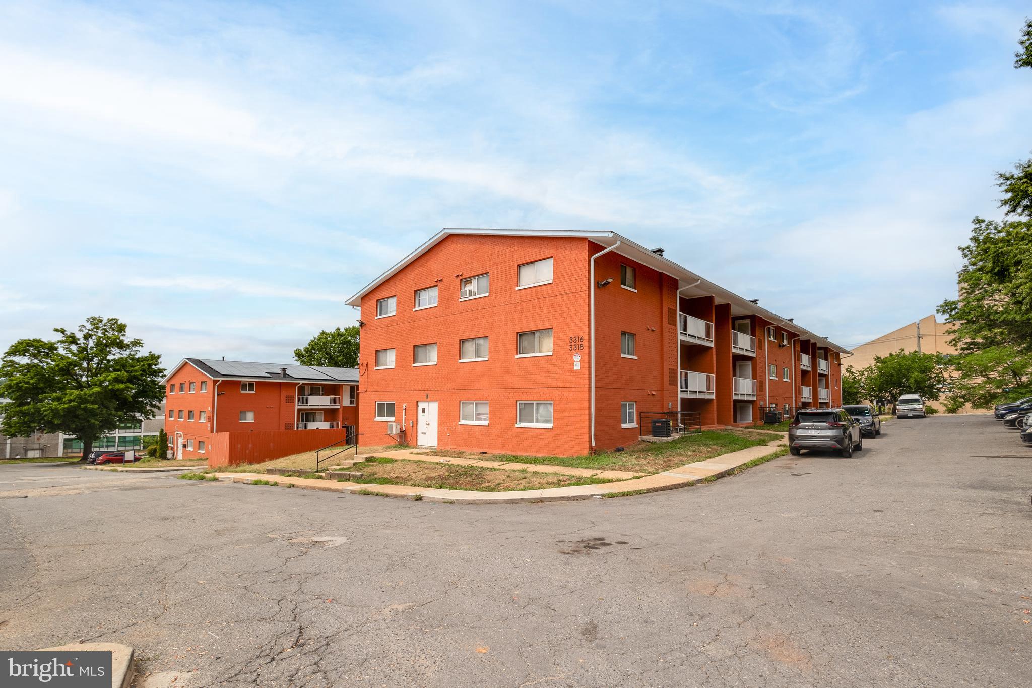 CONGRESS HEIGHTS - Commercial Sale