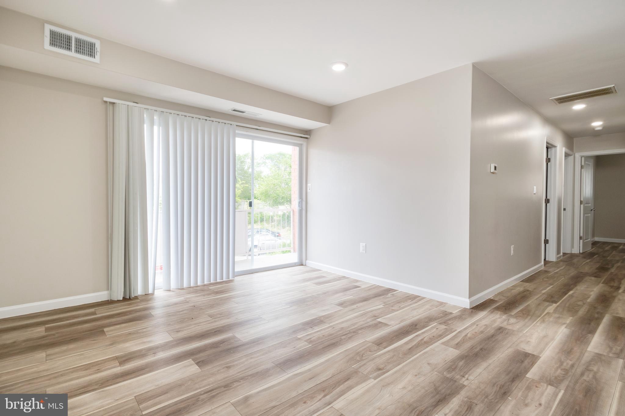 CONGRESS HEIGHTS - Commercial Sale