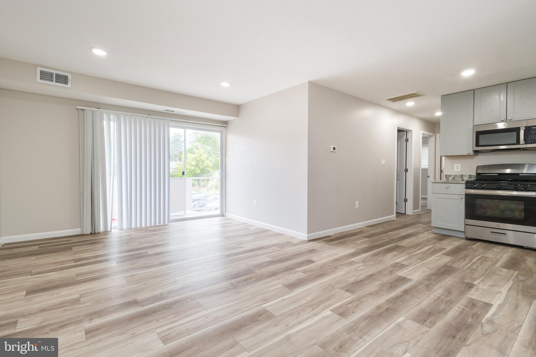 CONGRESS HEIGHTS - Commercial Sale