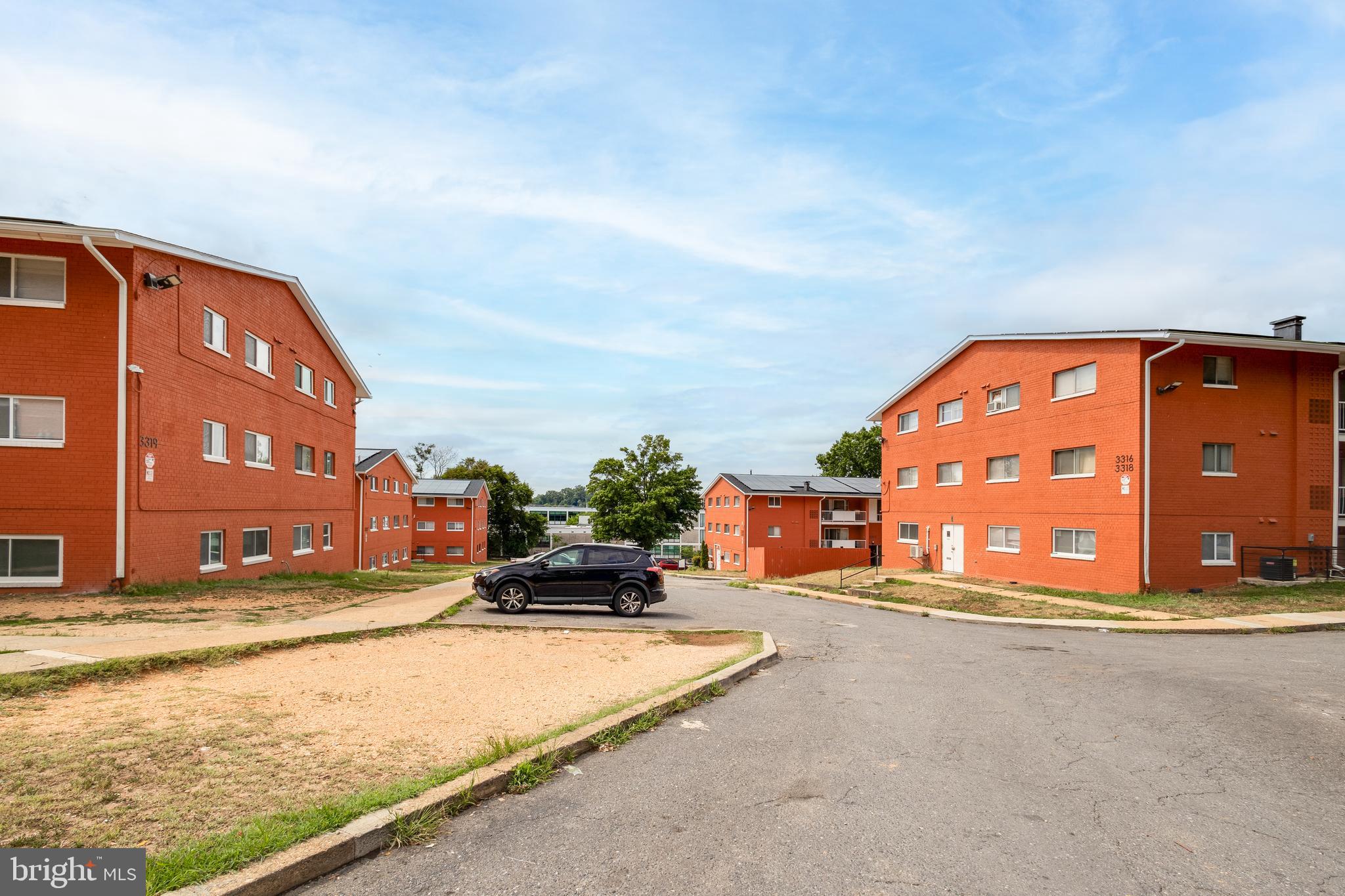CONGRESS HEIGHTS - Commercial Sale