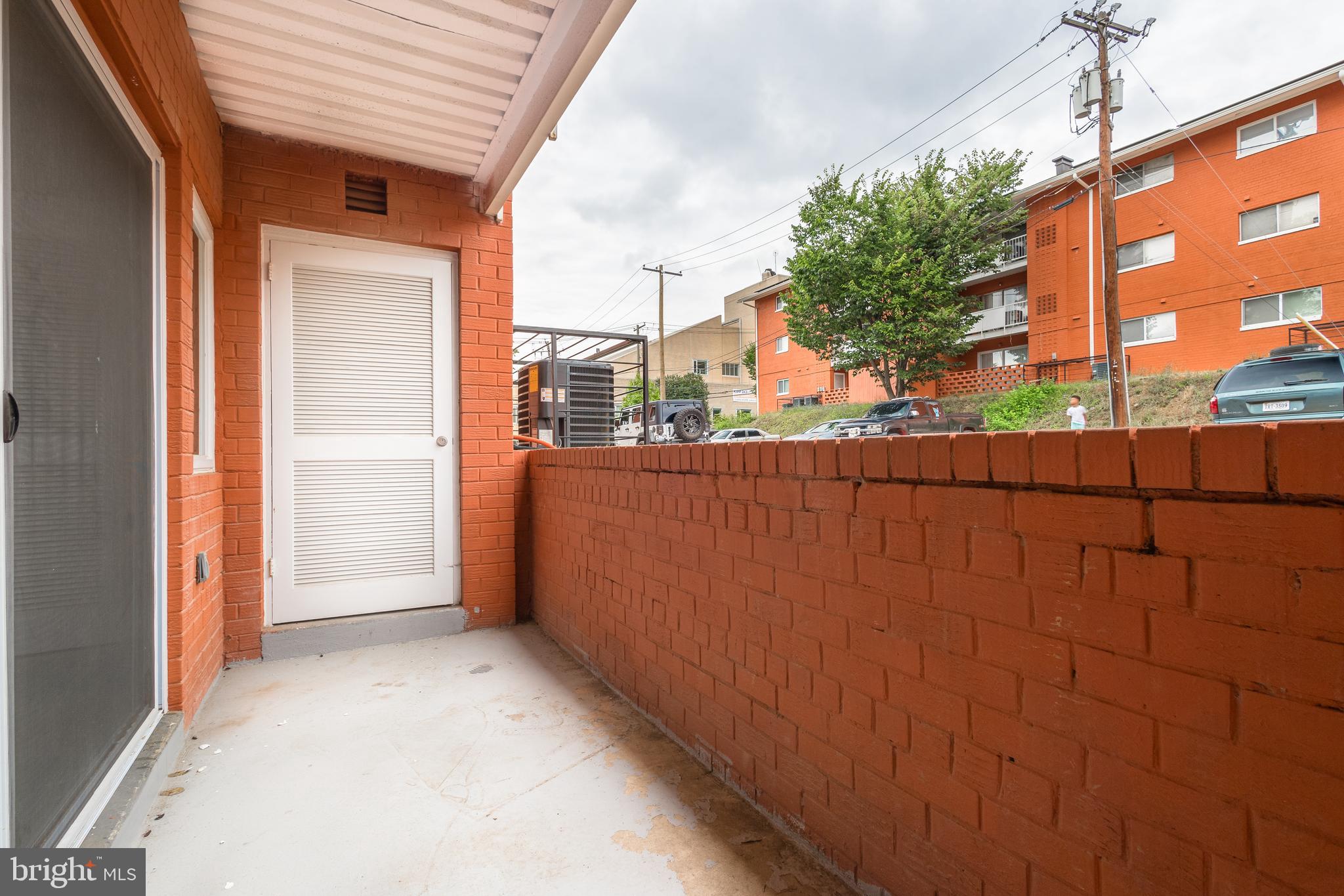 CONGRESS HEIGHTS - Commercial Sale