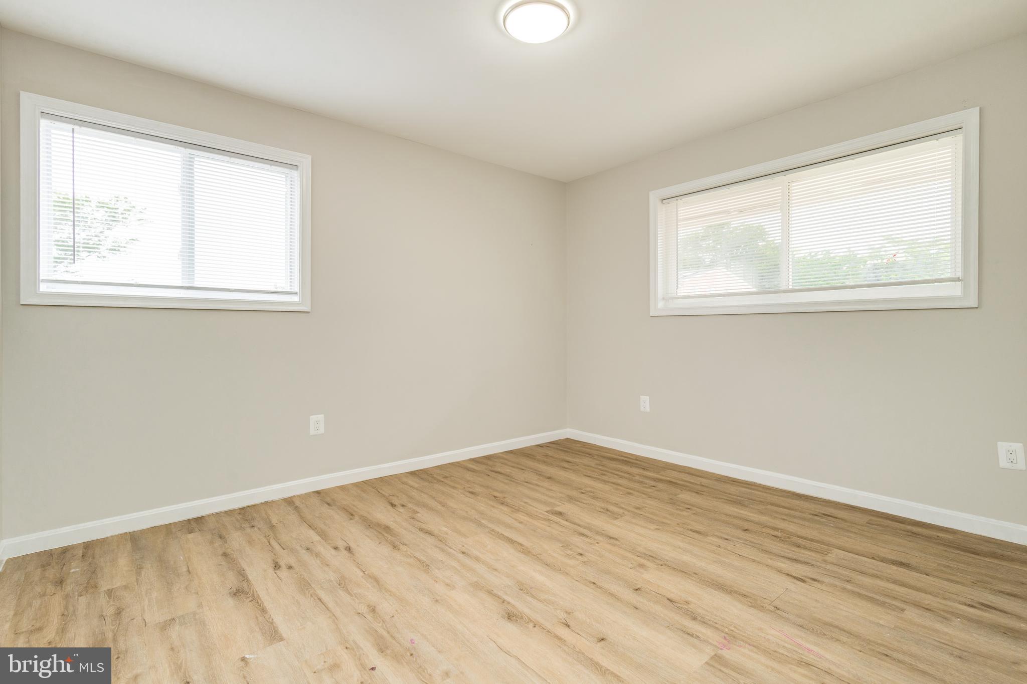 CONGRESS HEIGHTS - Commercial Sale