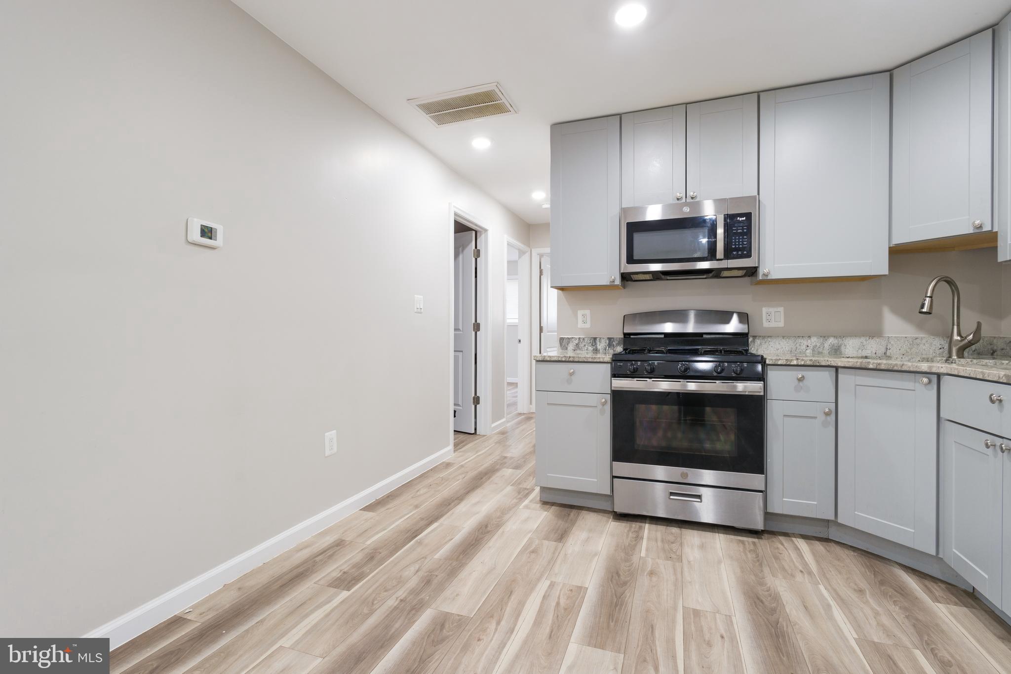 CONGRESS HEIGHTS - Commercial Sale
