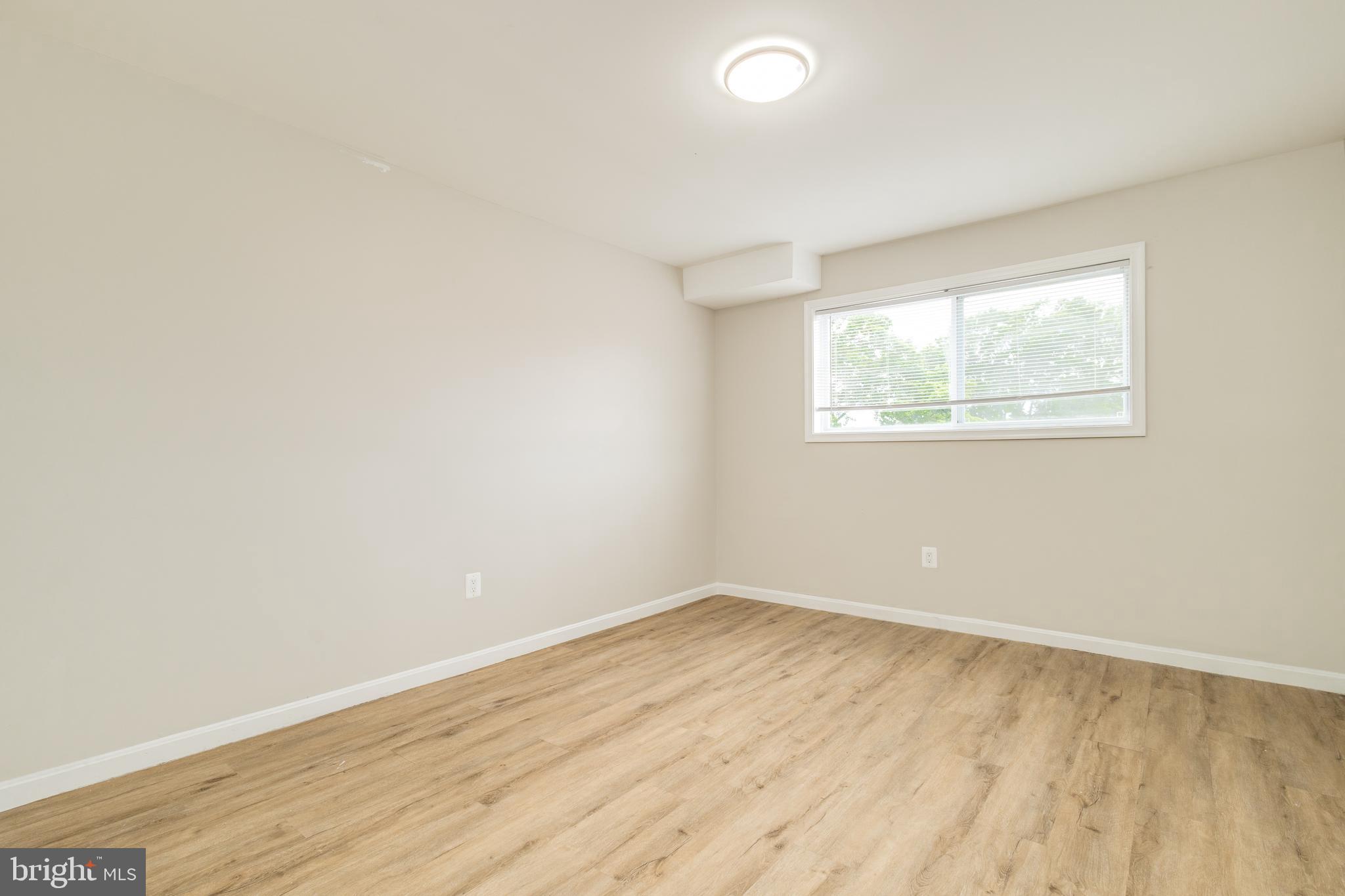 CONGRESS HEIGHTS - Commercial Sale