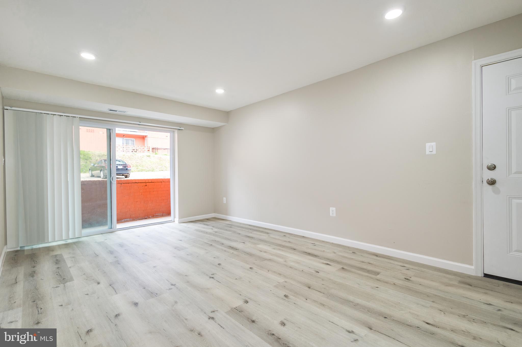 CONGRESS HEIGHTS - Commercial Sale