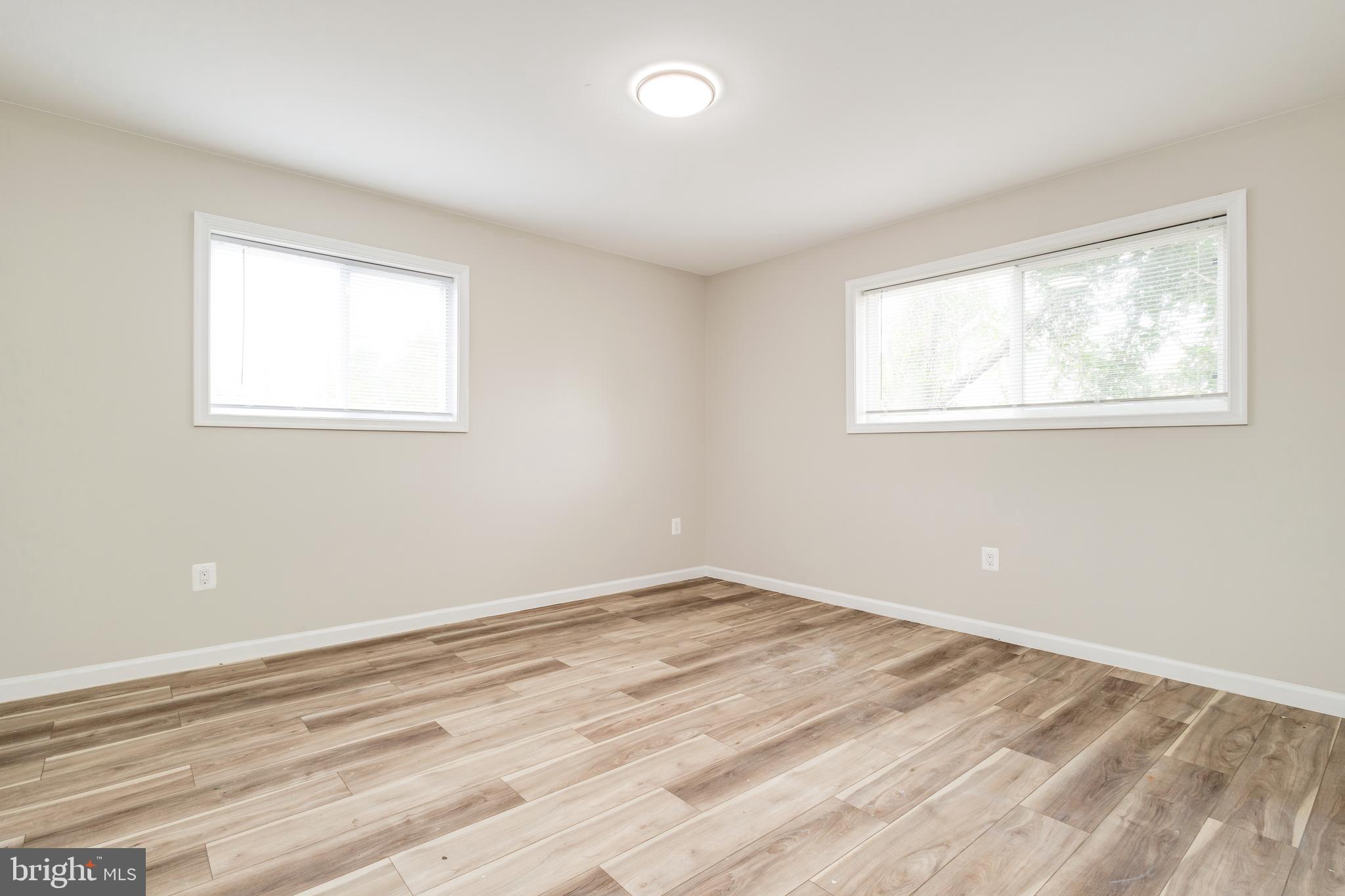 CONGRESS HEIGHTS - Commercial Sale