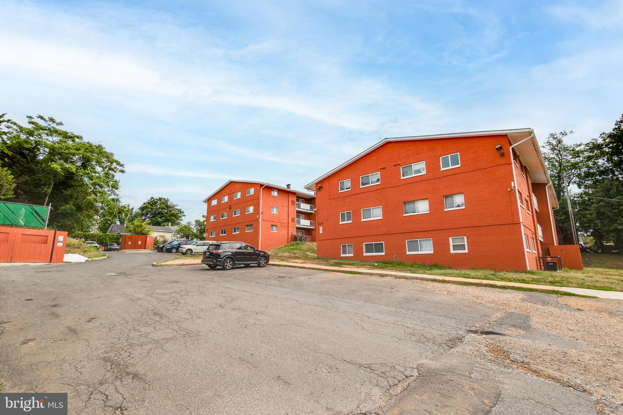 CONGRESS HEIGHTS - Commercial Sale