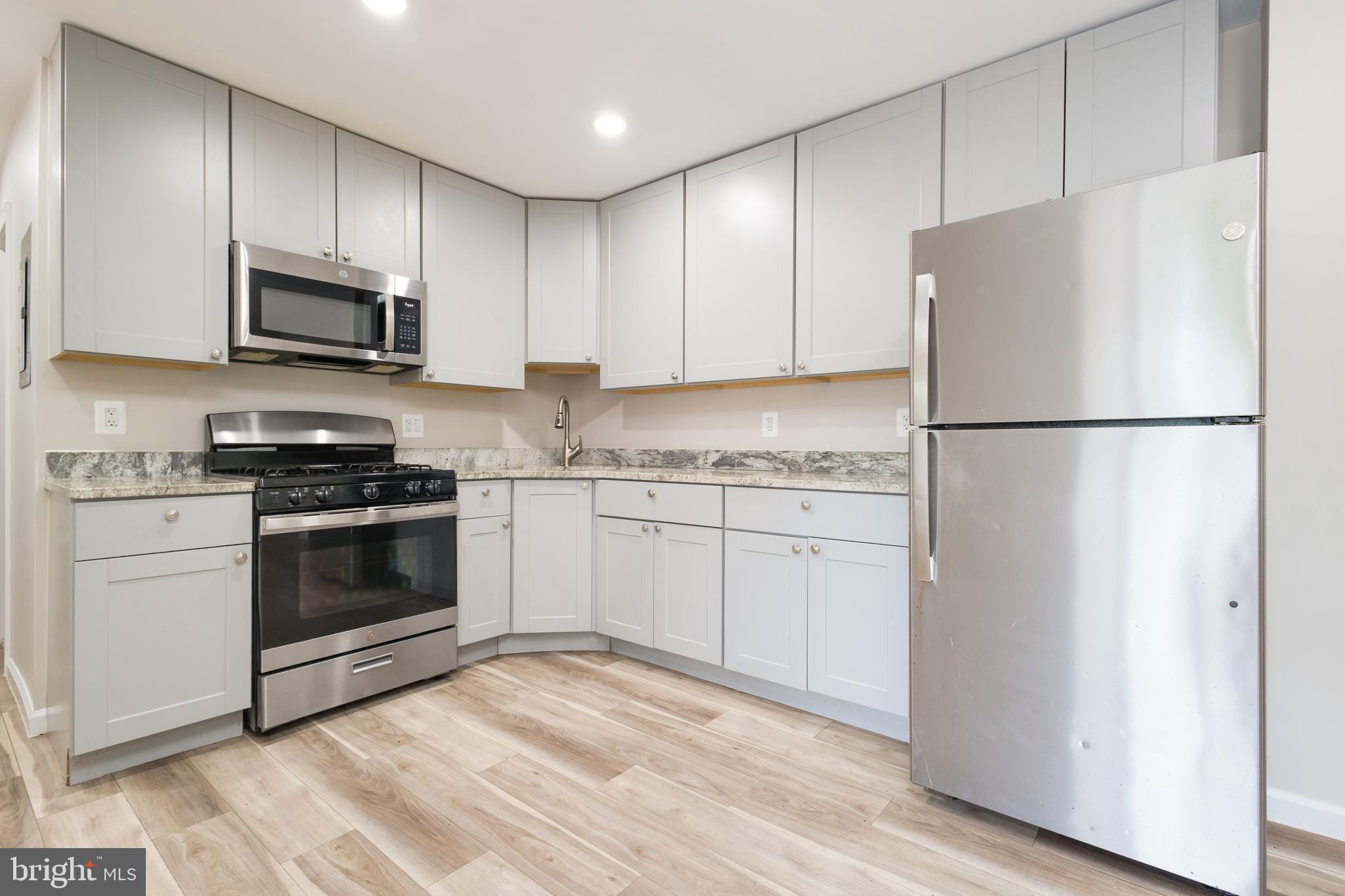 CONGRESS HEIGHTS - Commercial Sale