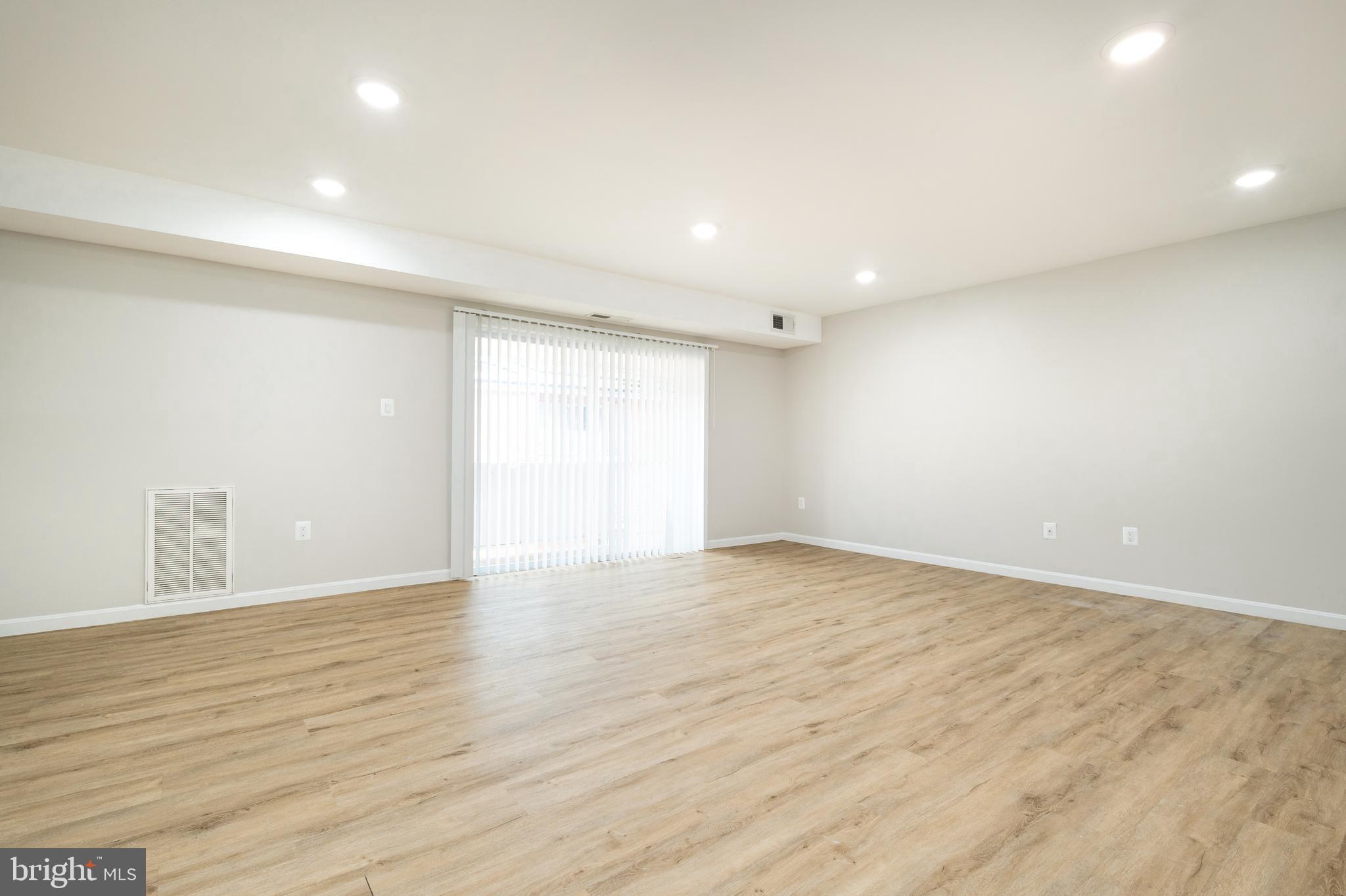 CONGRESS HEIGHTS - Commercial Sale