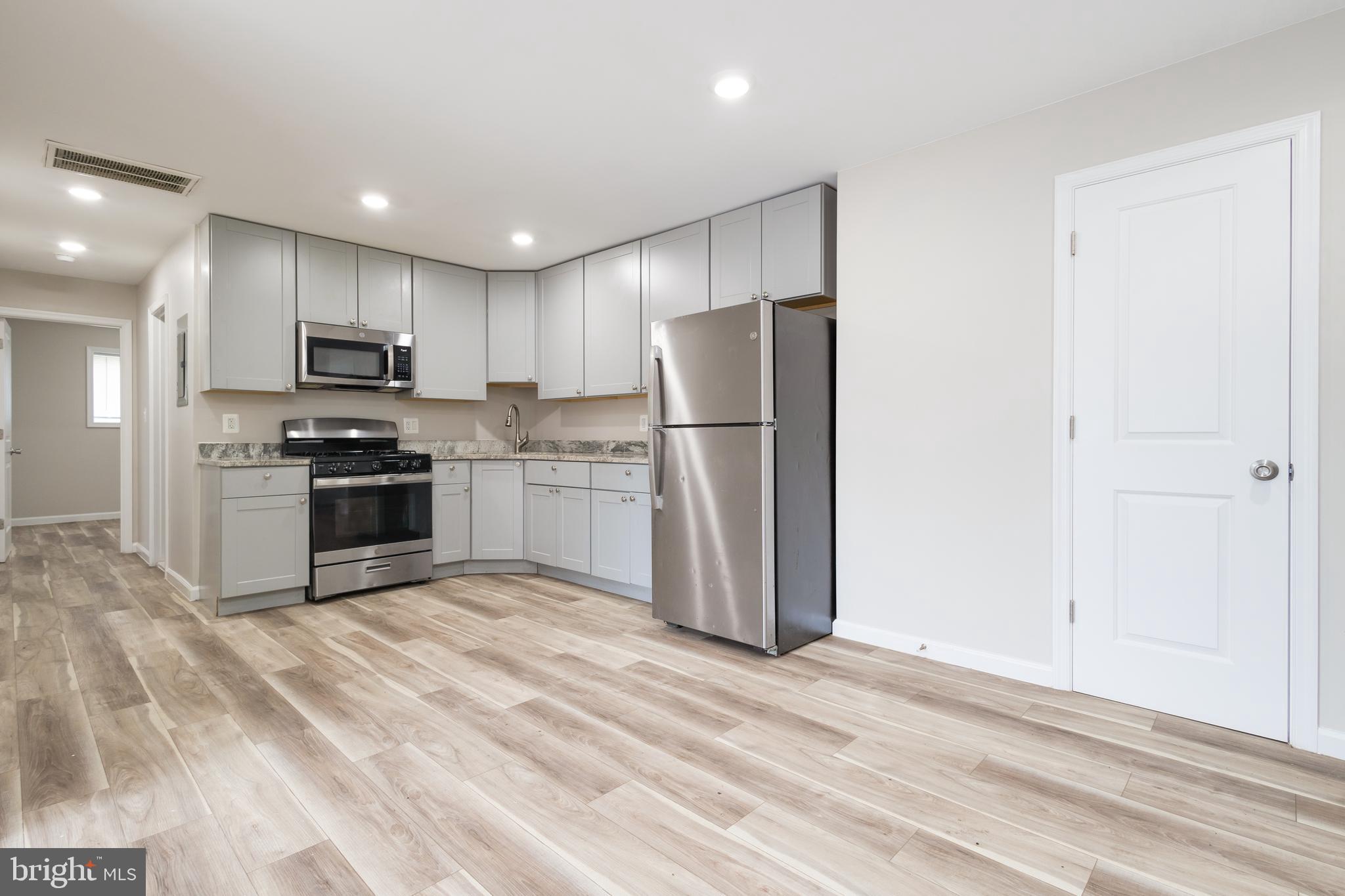 CONGRESS HEIGHTS - Commercial Sale