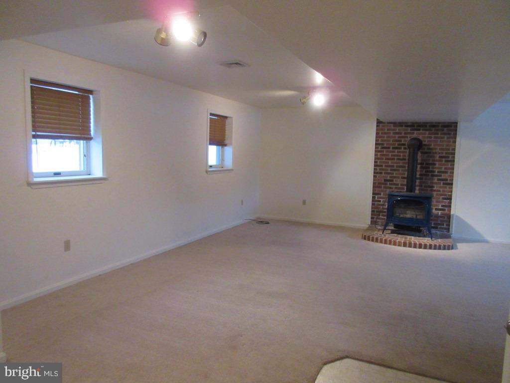 THOROUGHBRED TERRACE - Residential