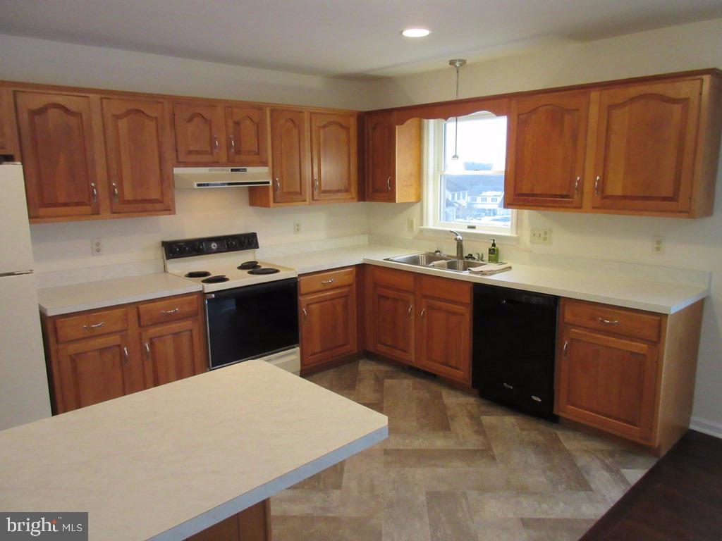 THOROUGHBRED TERRACE - Residential