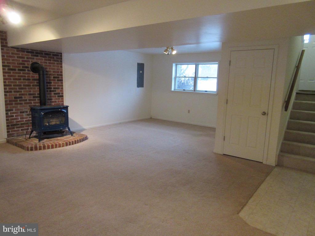 THOROUGHBRED TERRACE - Residential