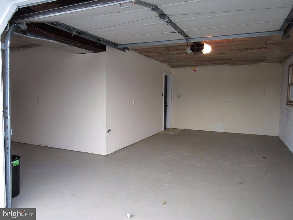 THOROUGHBRED TERRACE - Residential