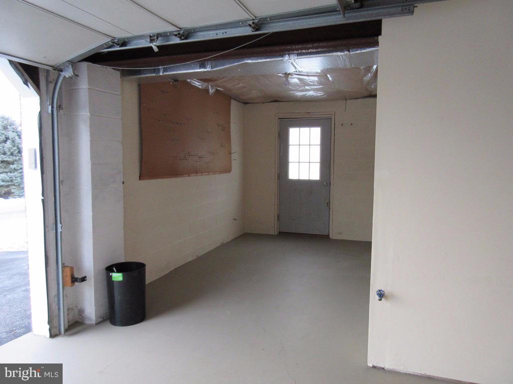 THOROUGHBRED TERRACE - Residential