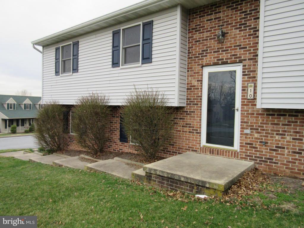 THOROUGHBRED TERRACE - Residential