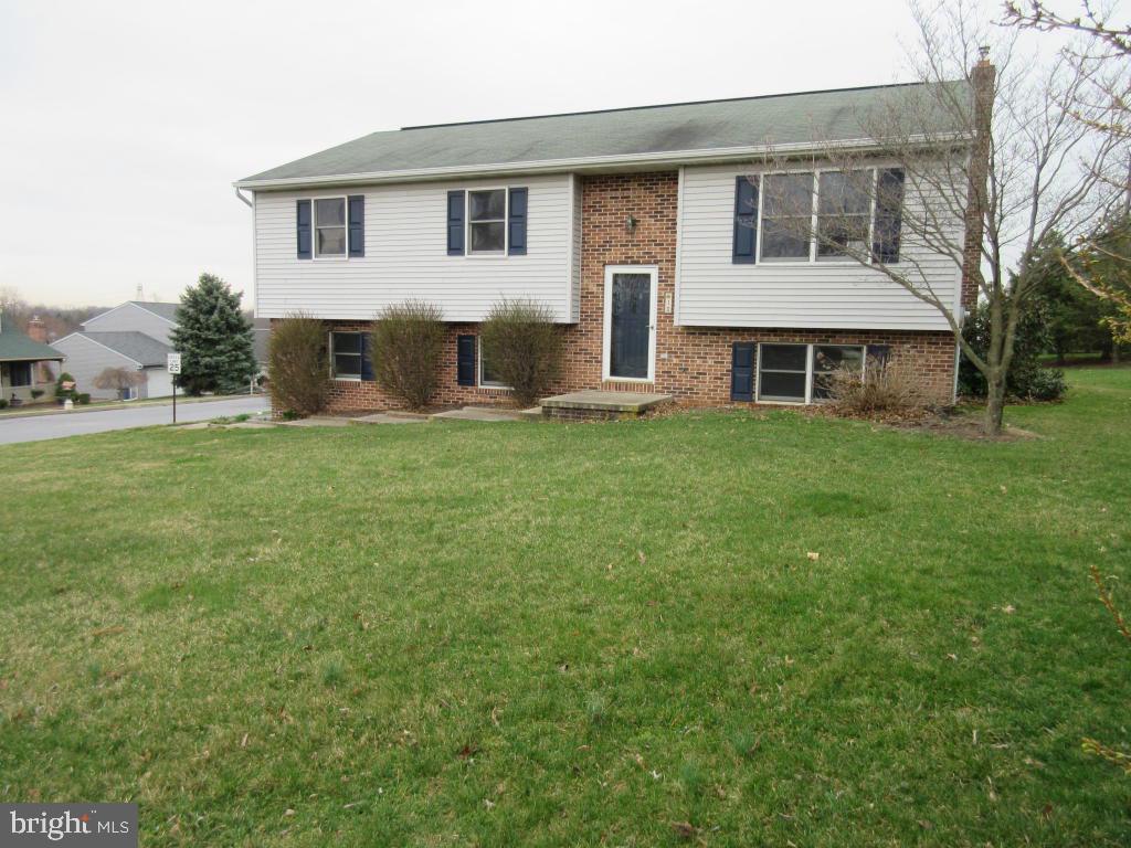 THOROUGHBRED TERRACE - Residential