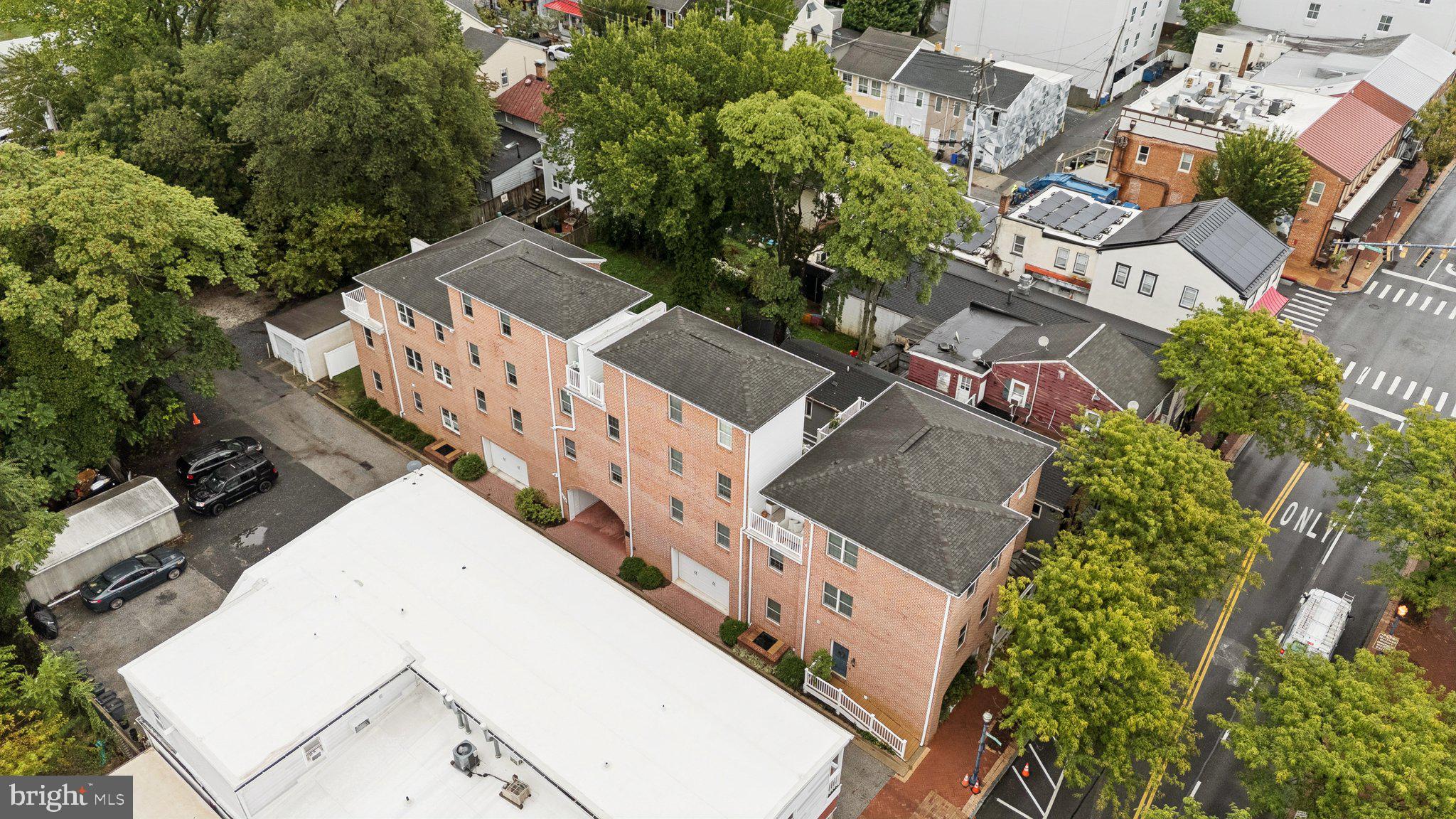 COURTYARDS AT WEST 222 - Residential
