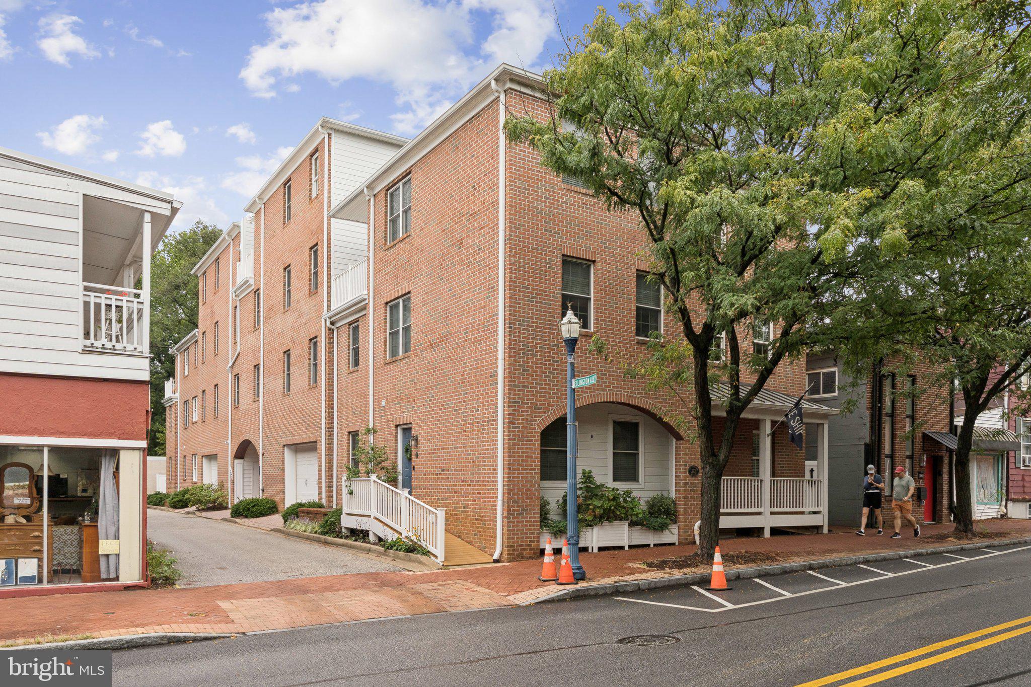 COURTYARDS AT WEST 222 - Residential
