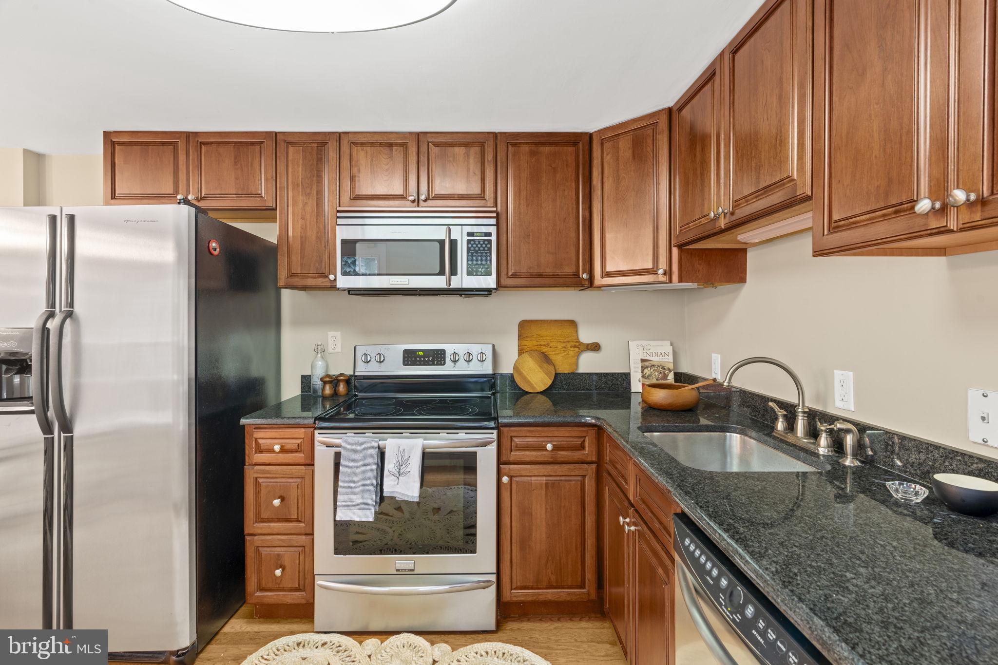 1012 N LEITHGOW STREET