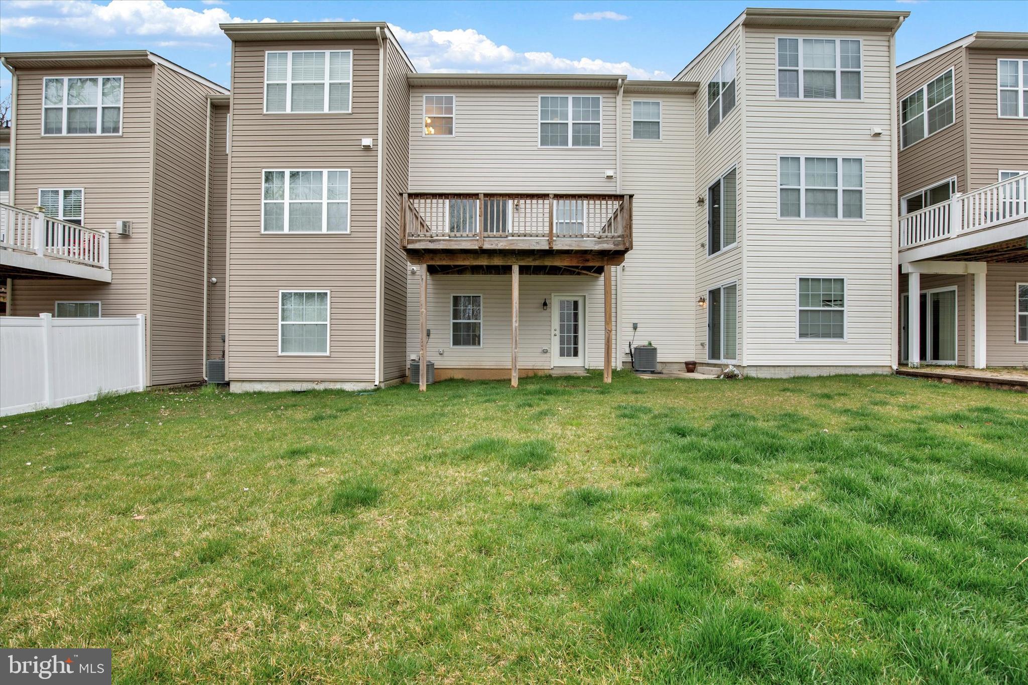 HOLLY WOODS - Residential Lease