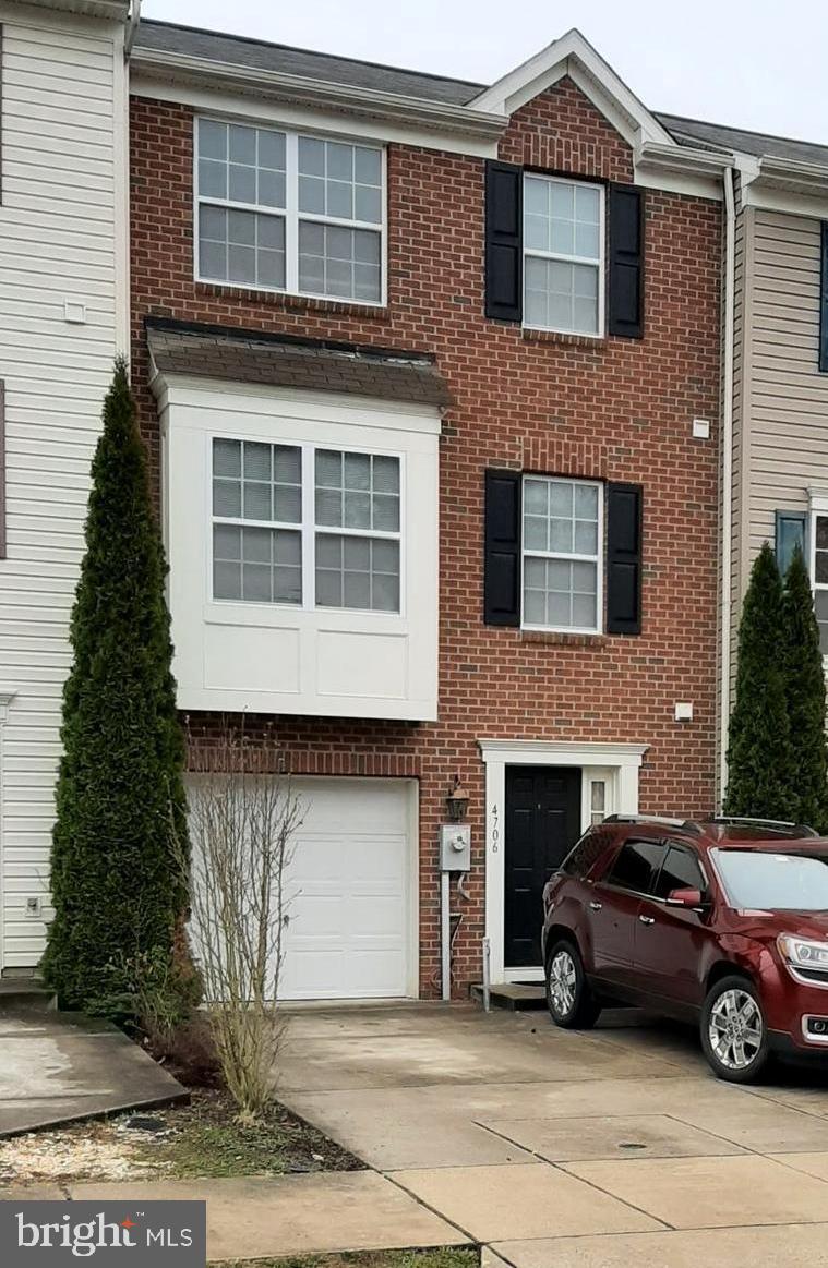 HOLLY WOODS - Residential Lease