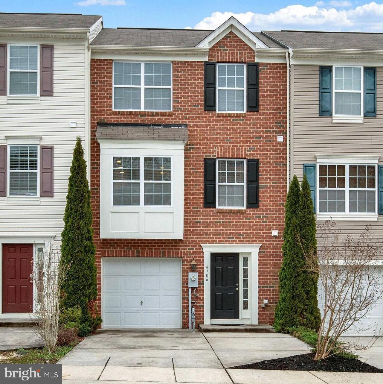 HOLLY WOODS - Residential Lease